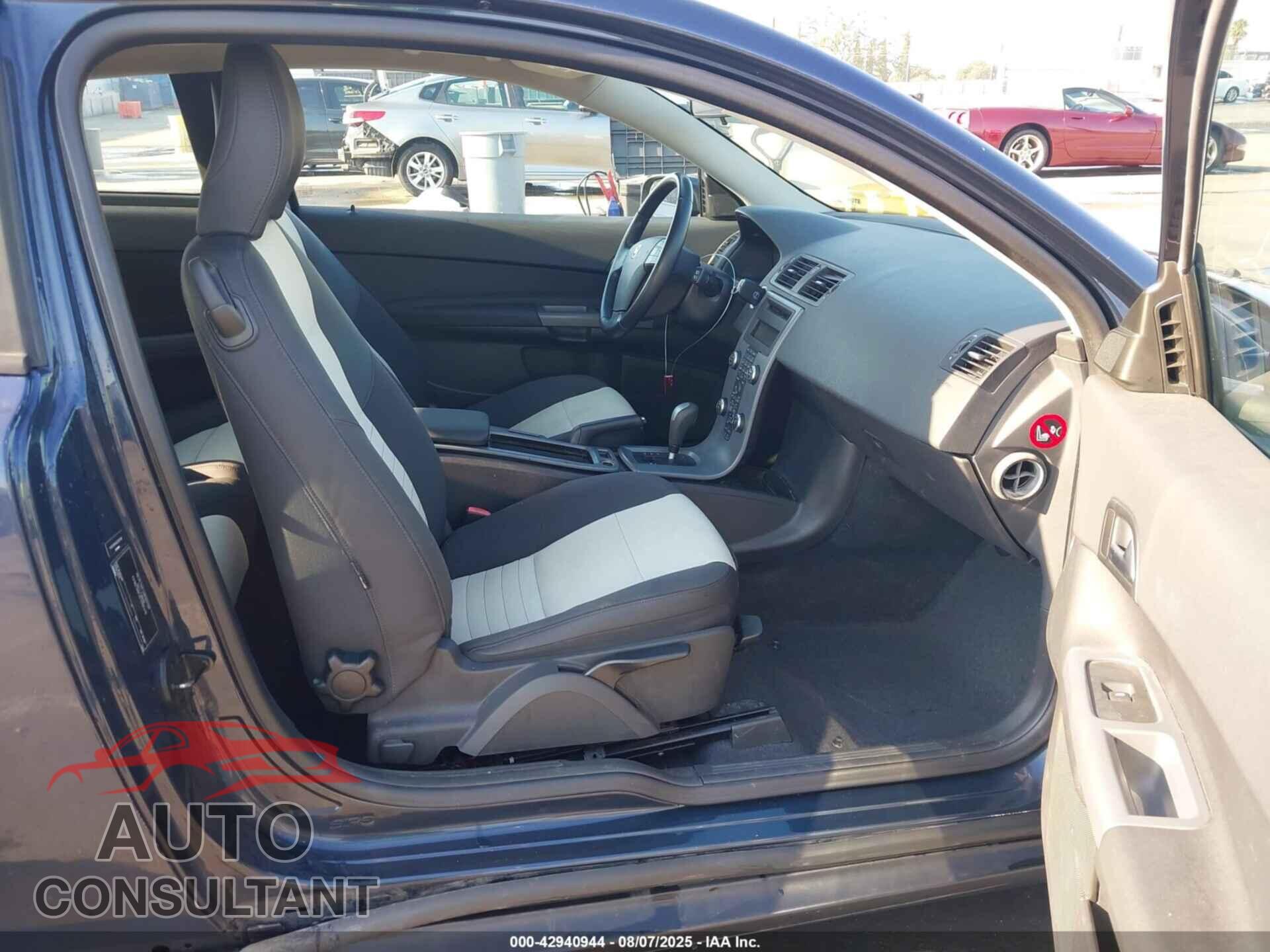 VOLVO C30 2012 - YV1672MK4C2286418