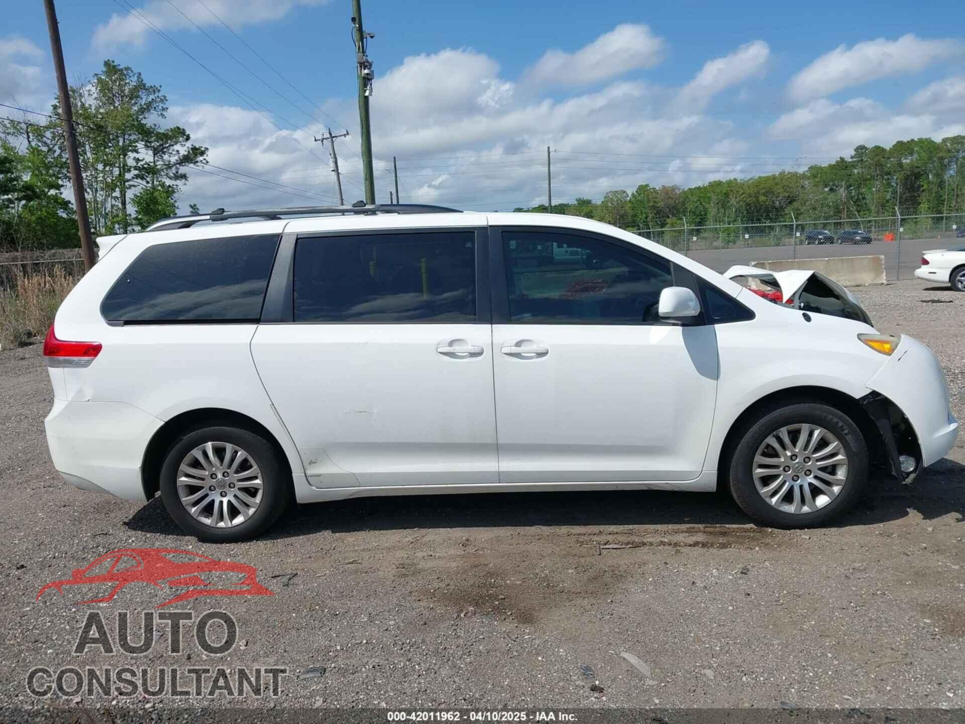 TOYOTA SIENNA 2011 - 5TDYK3DC7BS174750