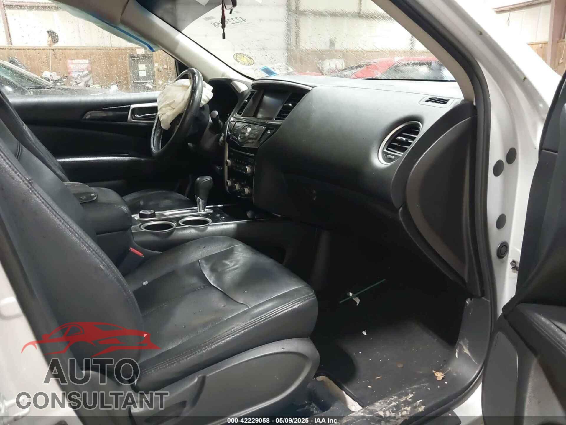 NISSAN PATHFINDER 2014 - 5N1AR2MM0EC672760