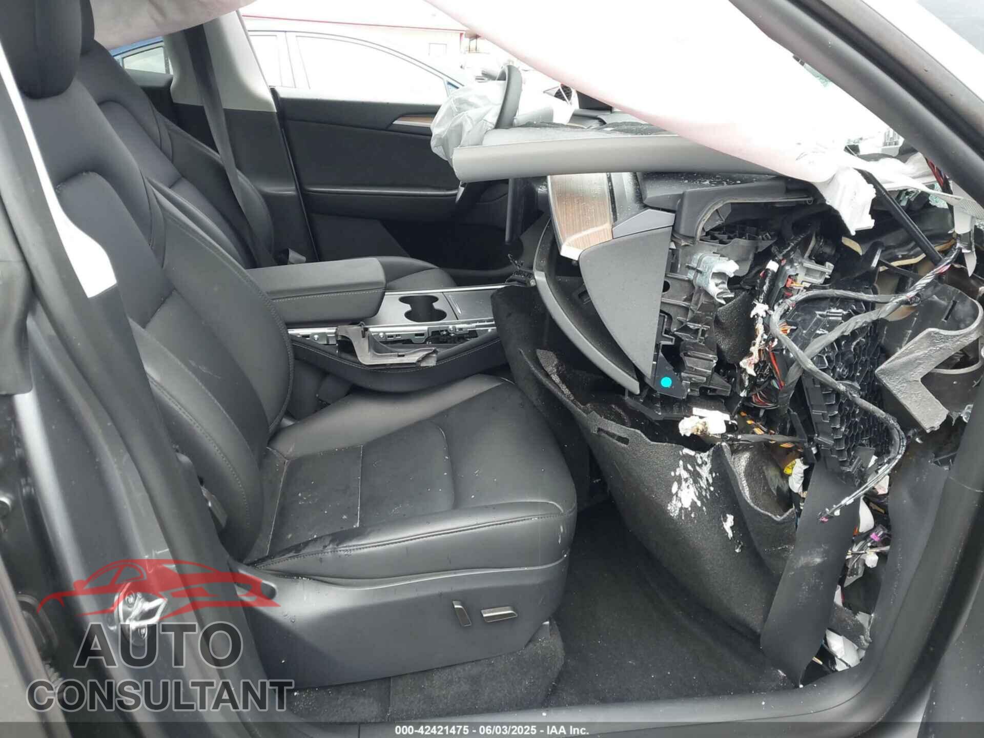 TESLA MODEL Y 2024 - 7SAYGDEE3RA324990