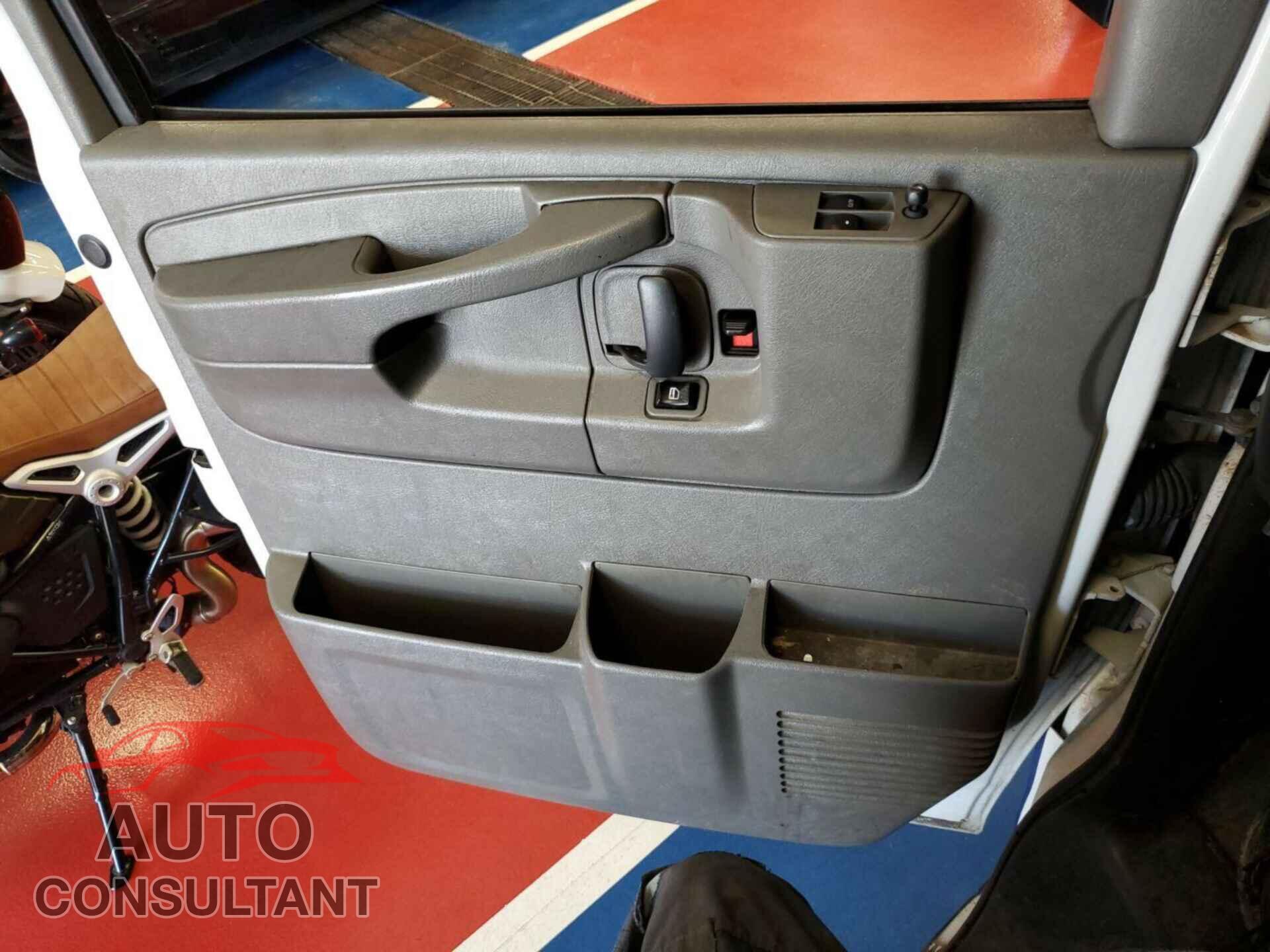 CHEVROLET EXPRESS G1500 2014 - 1GCSGAFX3E1204355