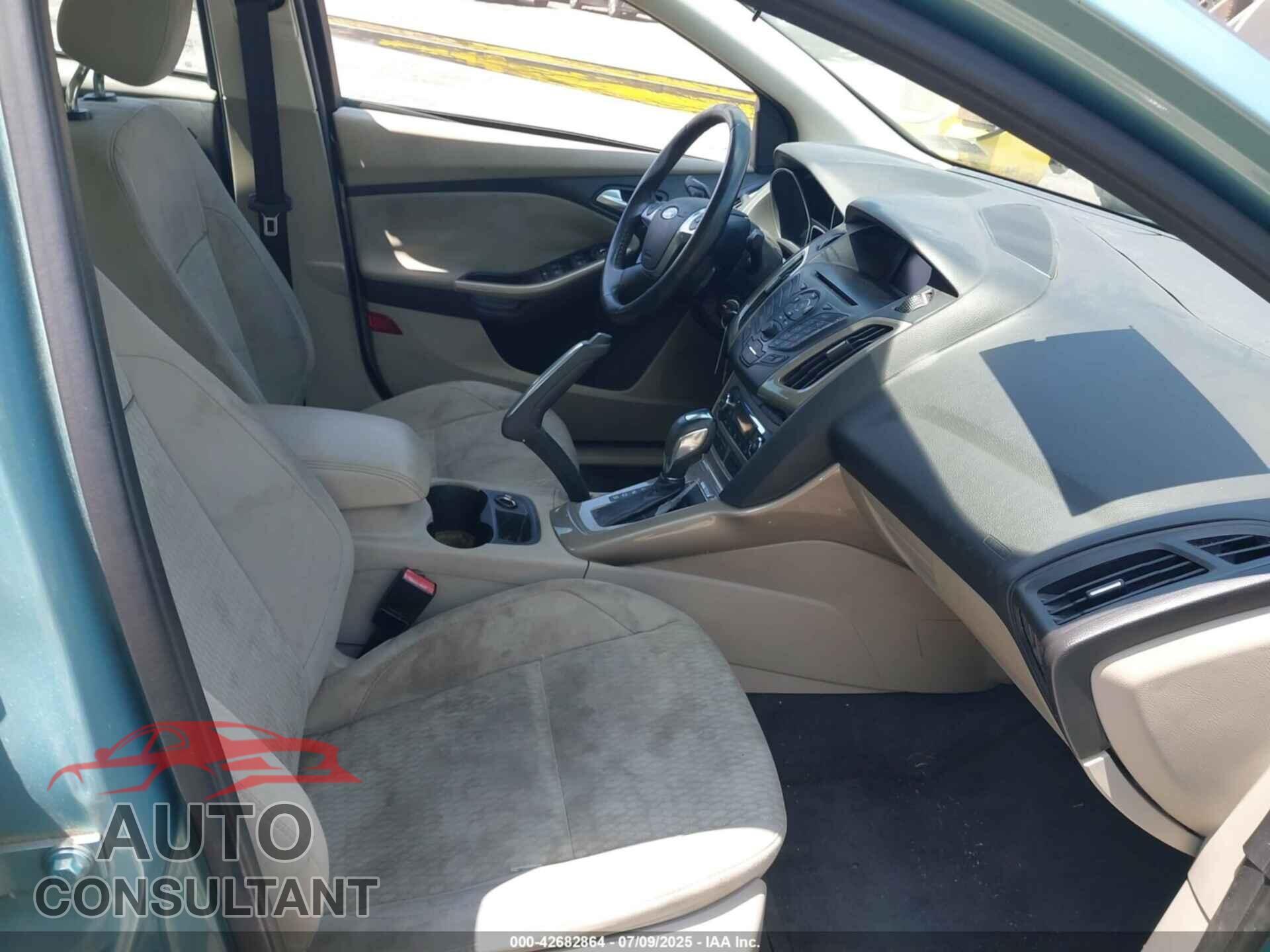 FORD FOCUS 2012 - 1FAHP3H28CL178382