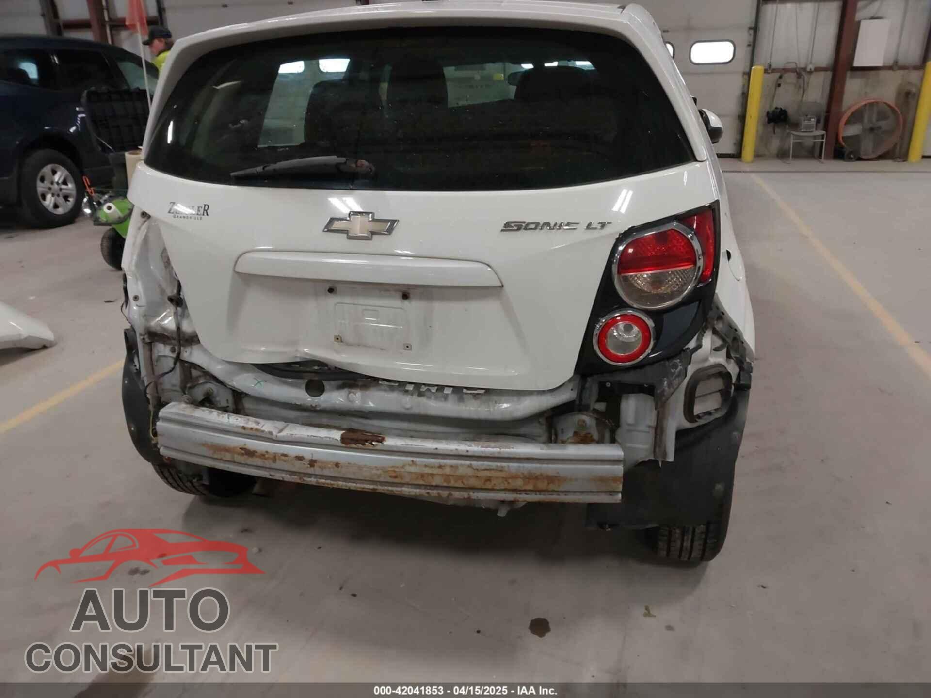 CHEVROLET SONIC 2014 - 1G1JC6SH3E4100832