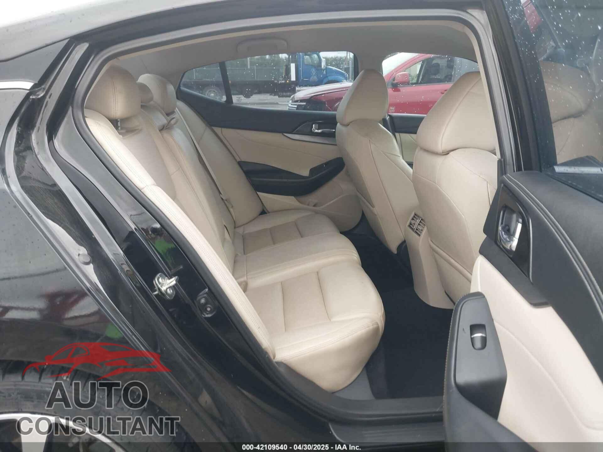 NISSAN MAXIMA 2017 - 1N4AA6AP6HC417896