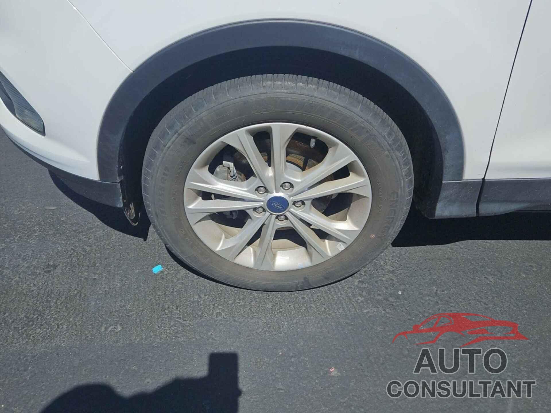 FORD ESCAPE 2018 - 1FMCU0GD1JUC89163
