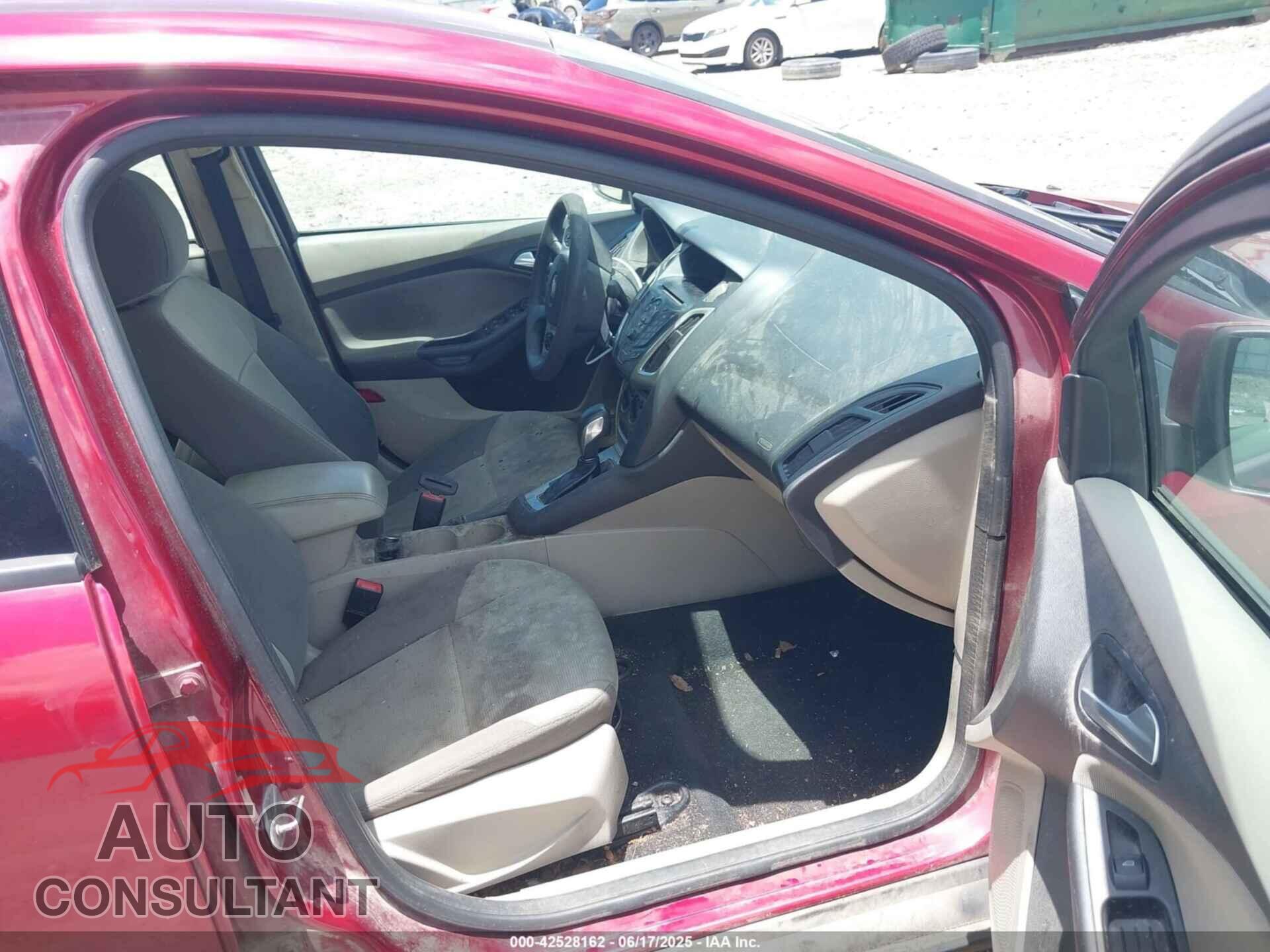 FORD FOCUS 2014 - 1FADP3F27EL104021