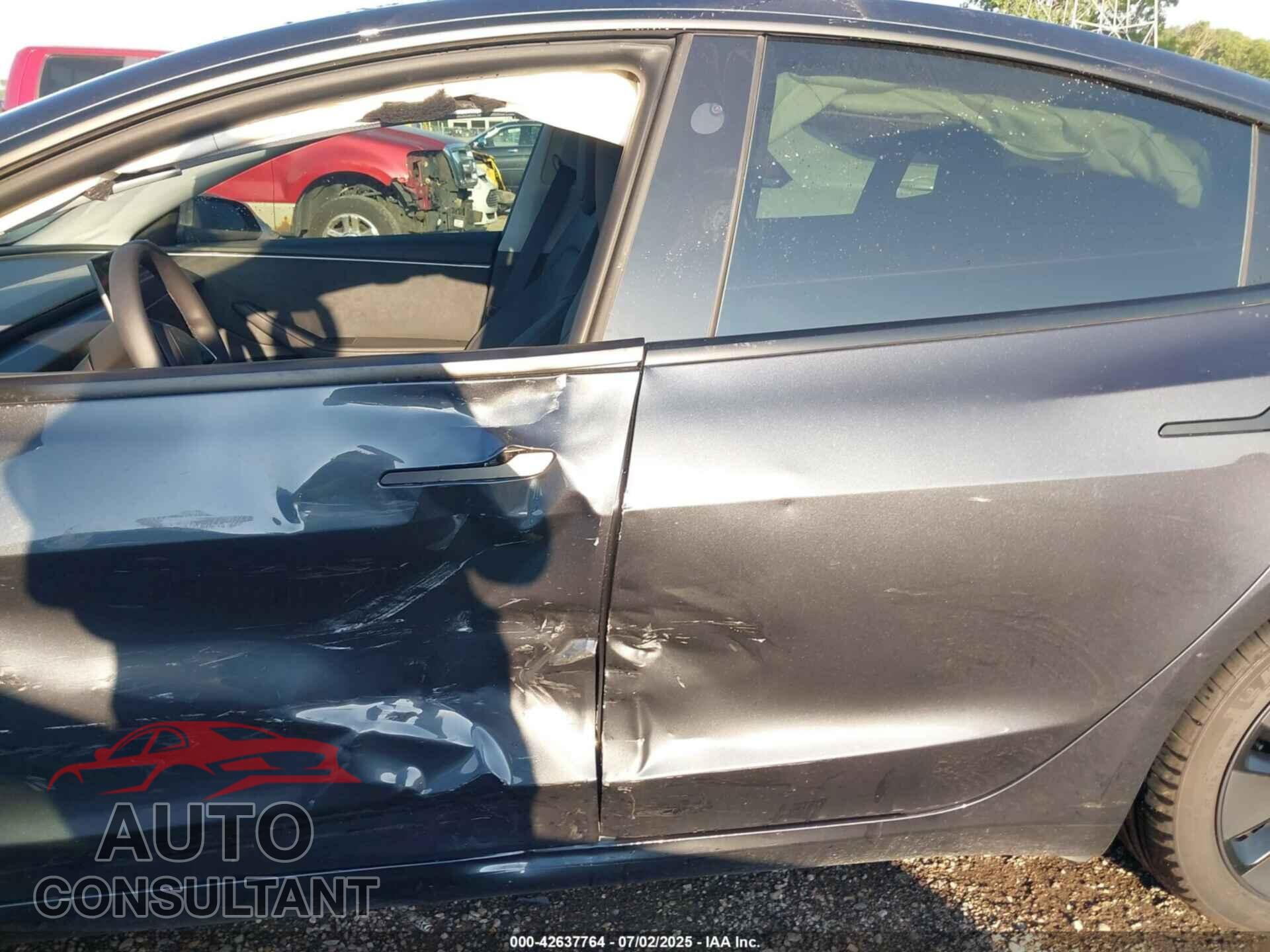 TESLA MODEL 3 2025 - 5YJ3E1EB4SF927554