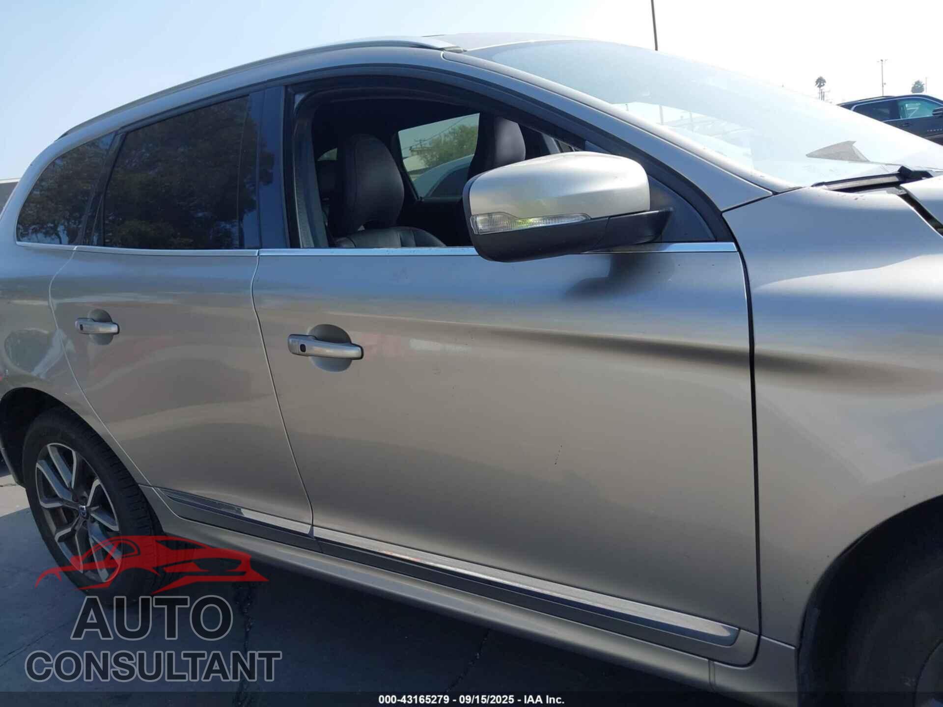 VOLVO XC60 2016 - YV4612RM7G2818300
