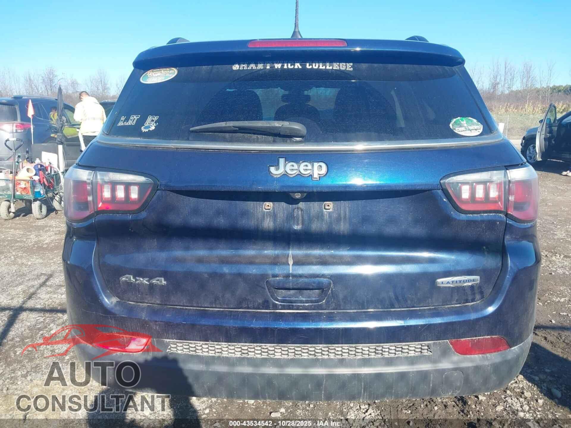 JEEP COMPASS 2018 - 3C4NJDBB8JT281803
