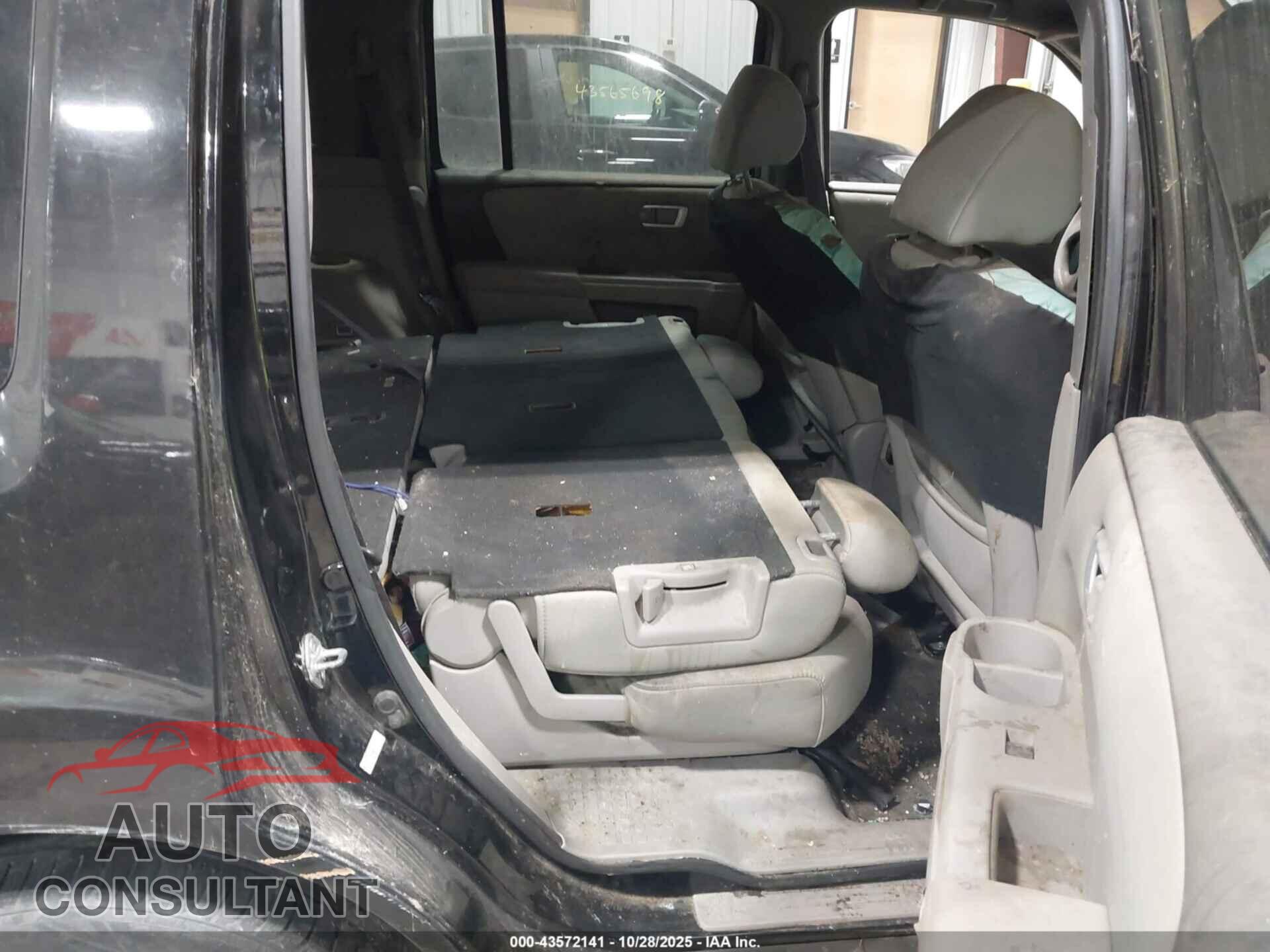 HONDA PILOT 2011 - 5FNYF4H46BB014571