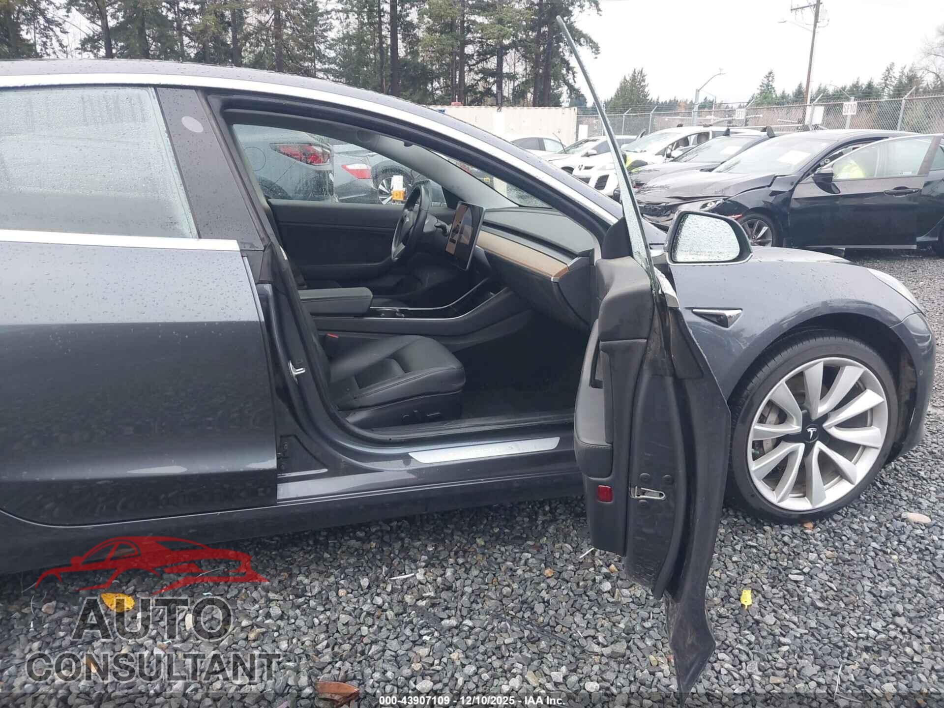 TESLA MODEL 3 2018 - 5YJ3E1EA0JF036795