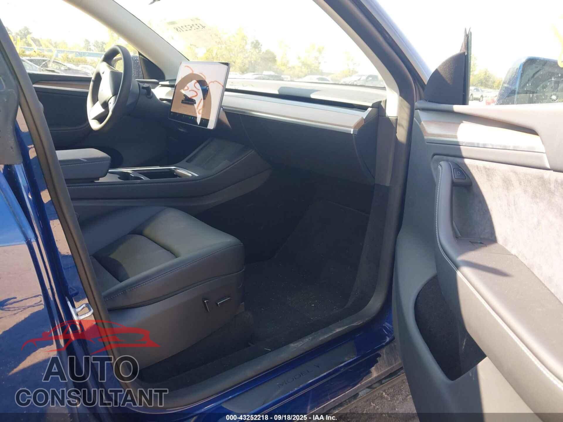 TESLA MODEL Y 2023 - 7SAYGDEE4PA125024