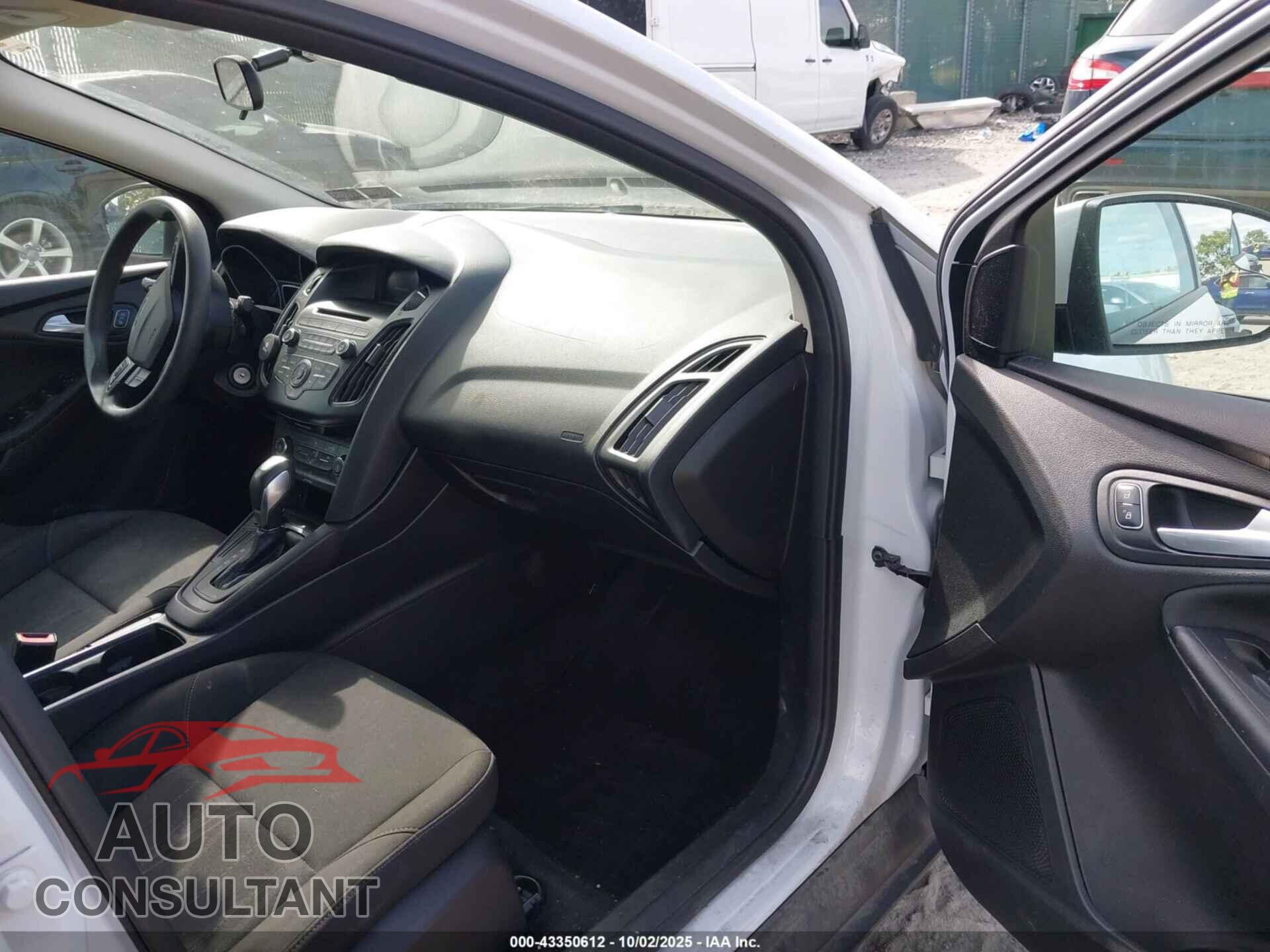 FORD FOCUS 2015 - 1FADP3F23FL286625