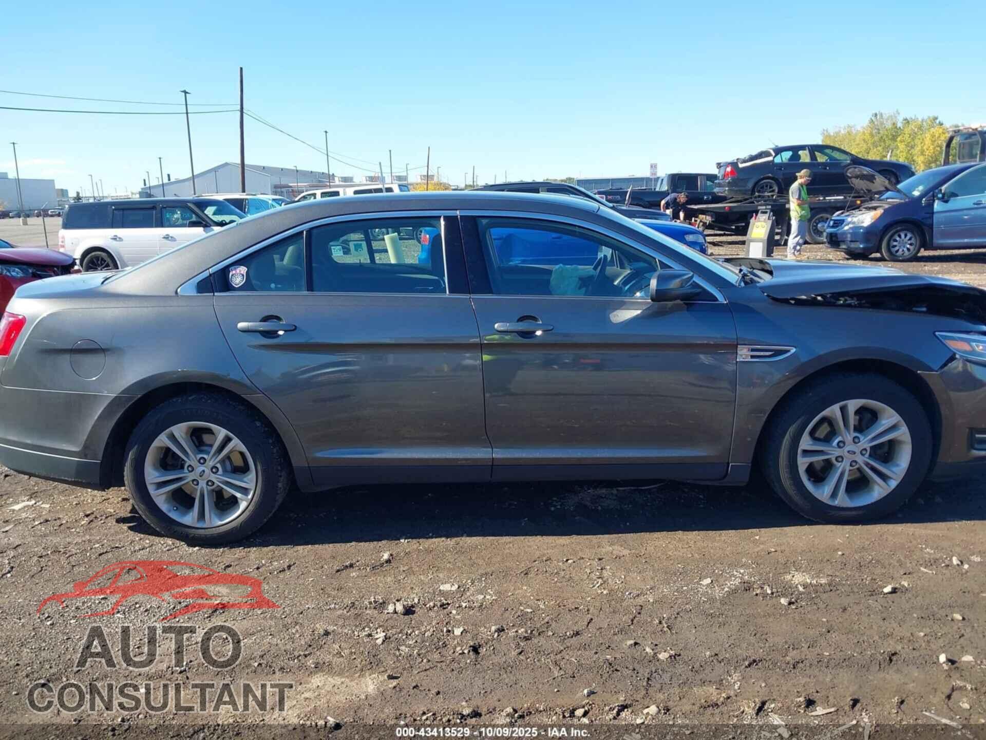 FORD TAURUS 2017 - 1FAHP2E89HG125435