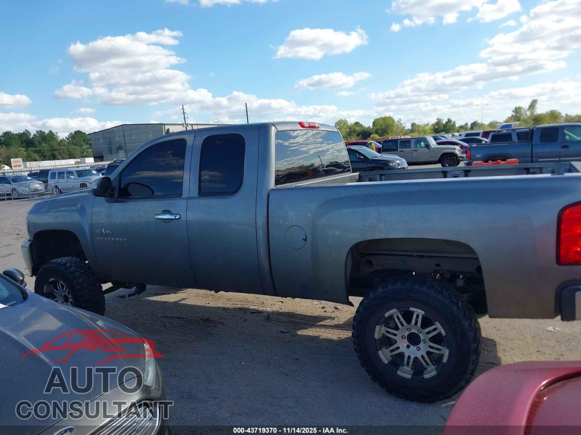 CHEVROLET SILVERADO 1500 2013 - 1GCRCSE02DZ103473