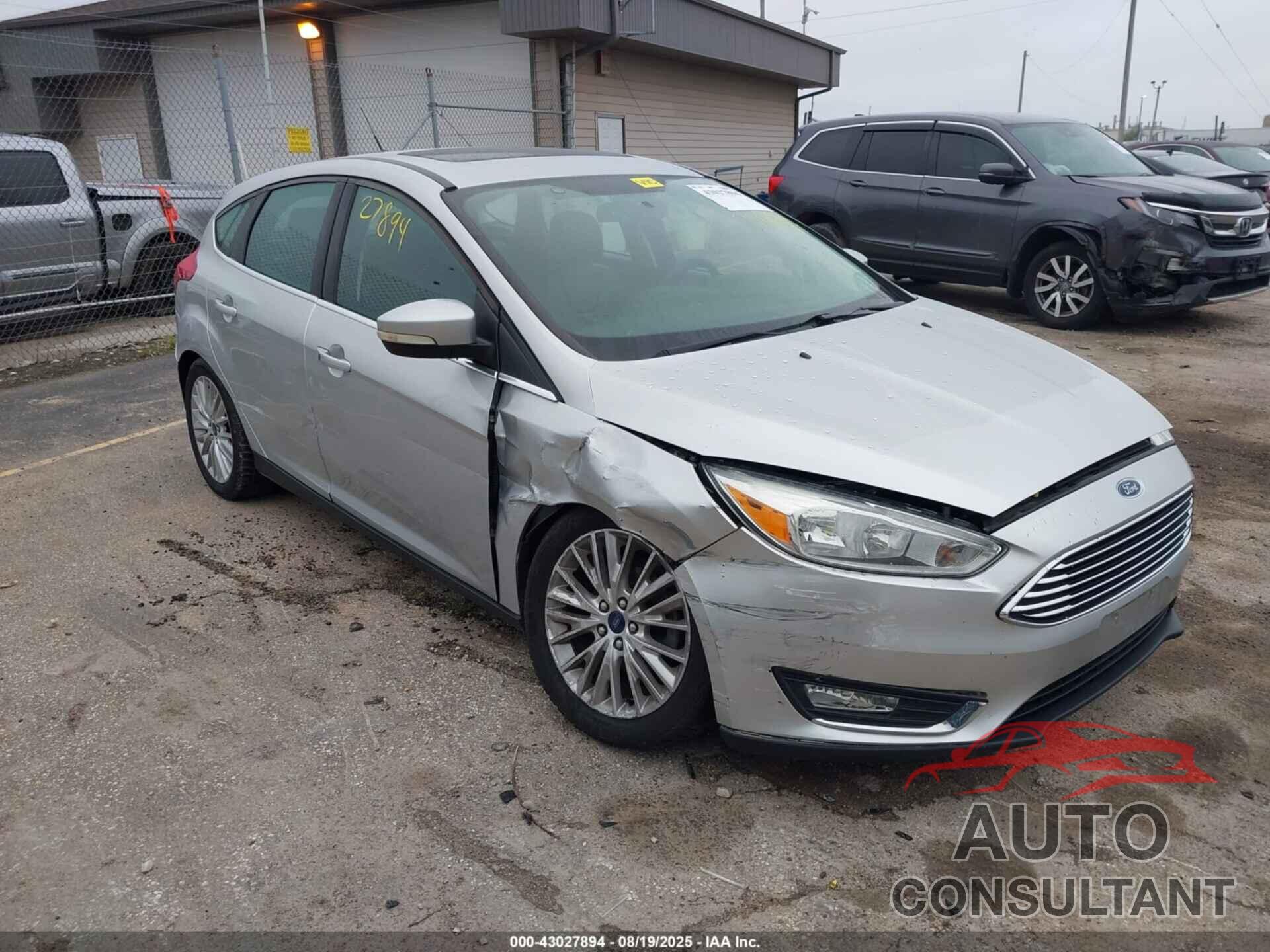 FORD FOCUS 2015 - 1FADP3N26FL216912