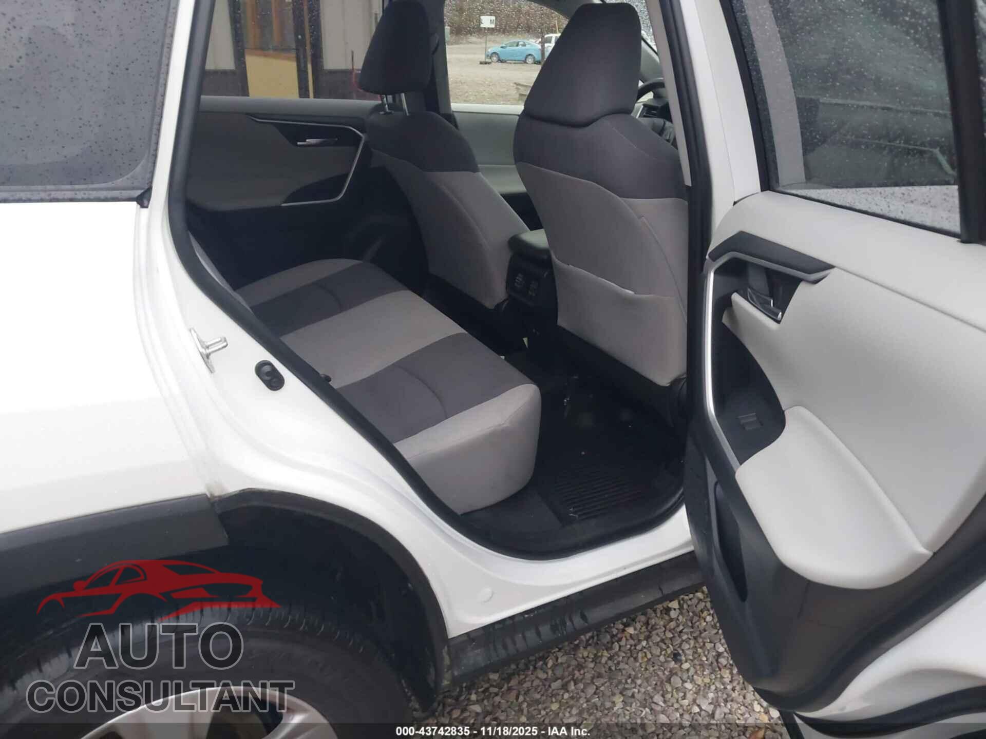 TOYOTA RAV4 2019 - JTMP1RFV1KD037072