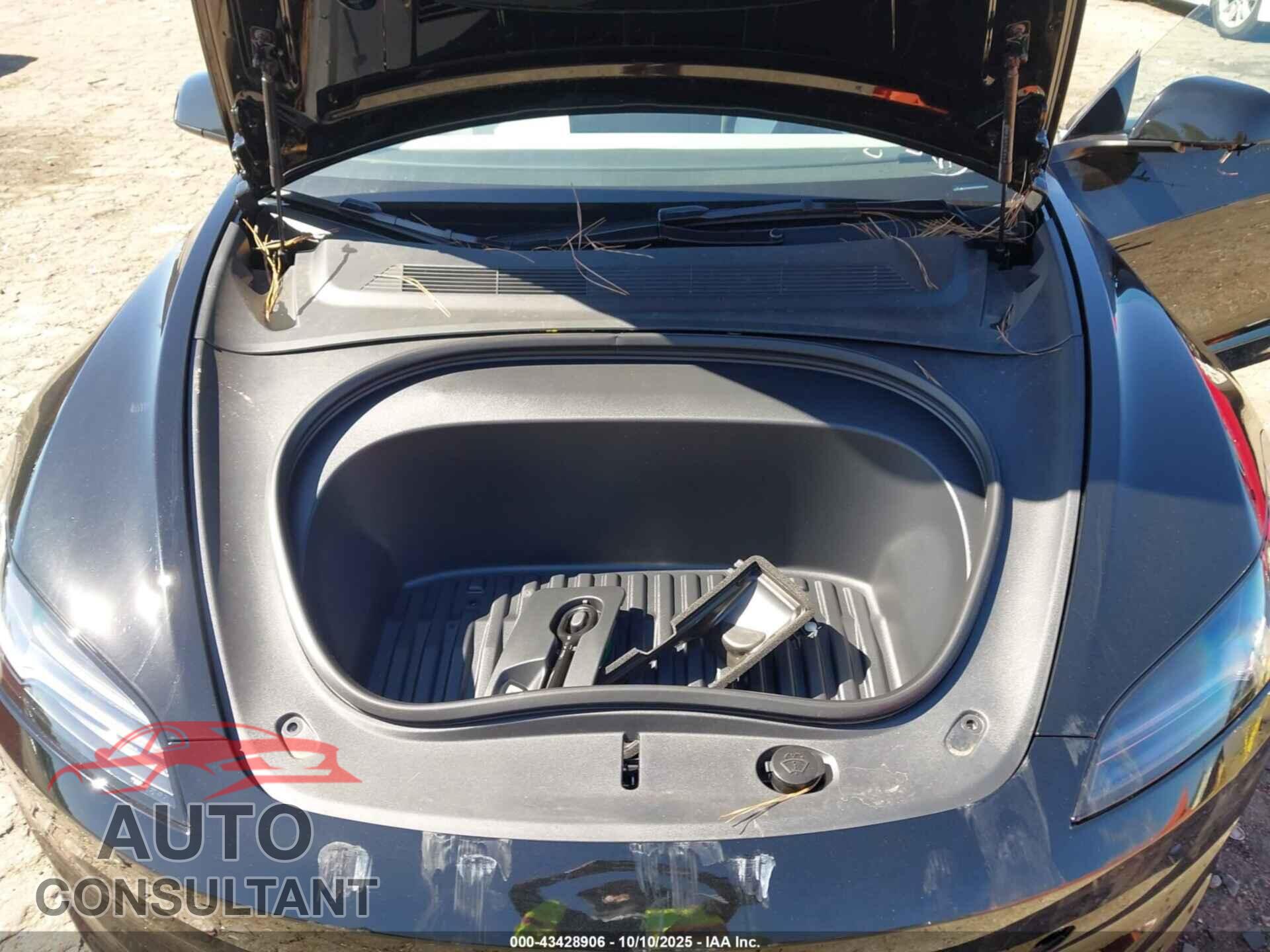 TESLA MODEL 3 2024 - 5YJ3E1EB1RF864603
