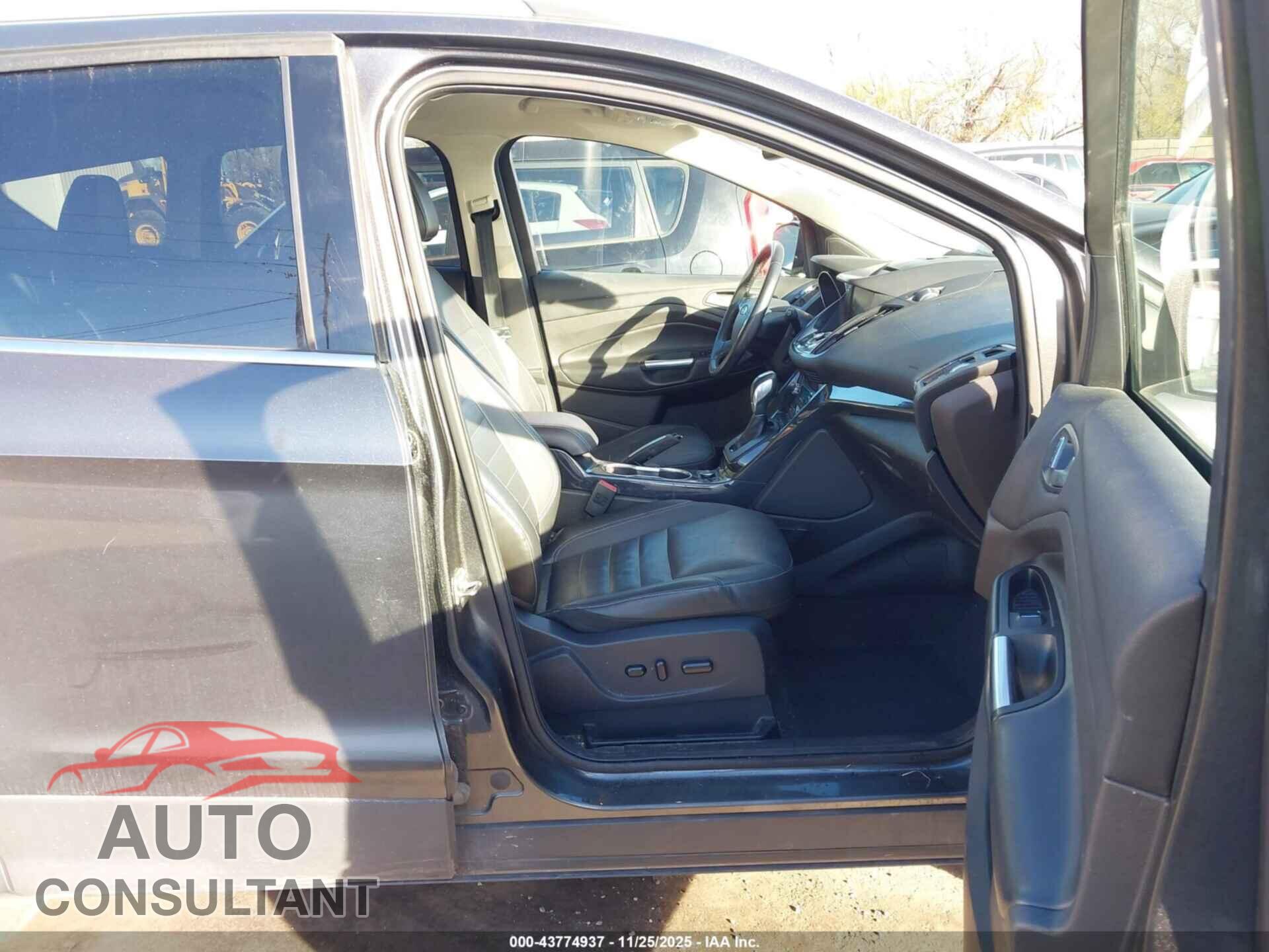 FORD ESCAPE 2015 - 1FMCU9J91FUB19420