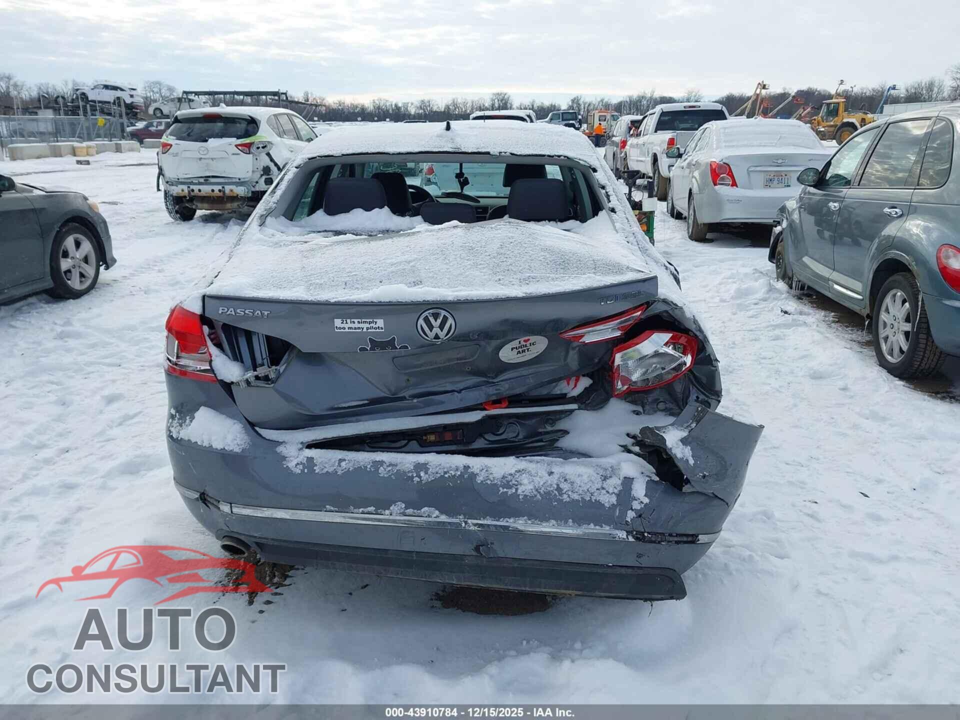 VOLKSWAGEN PASSAT 2015 - 1VWCV7A34FC067902
