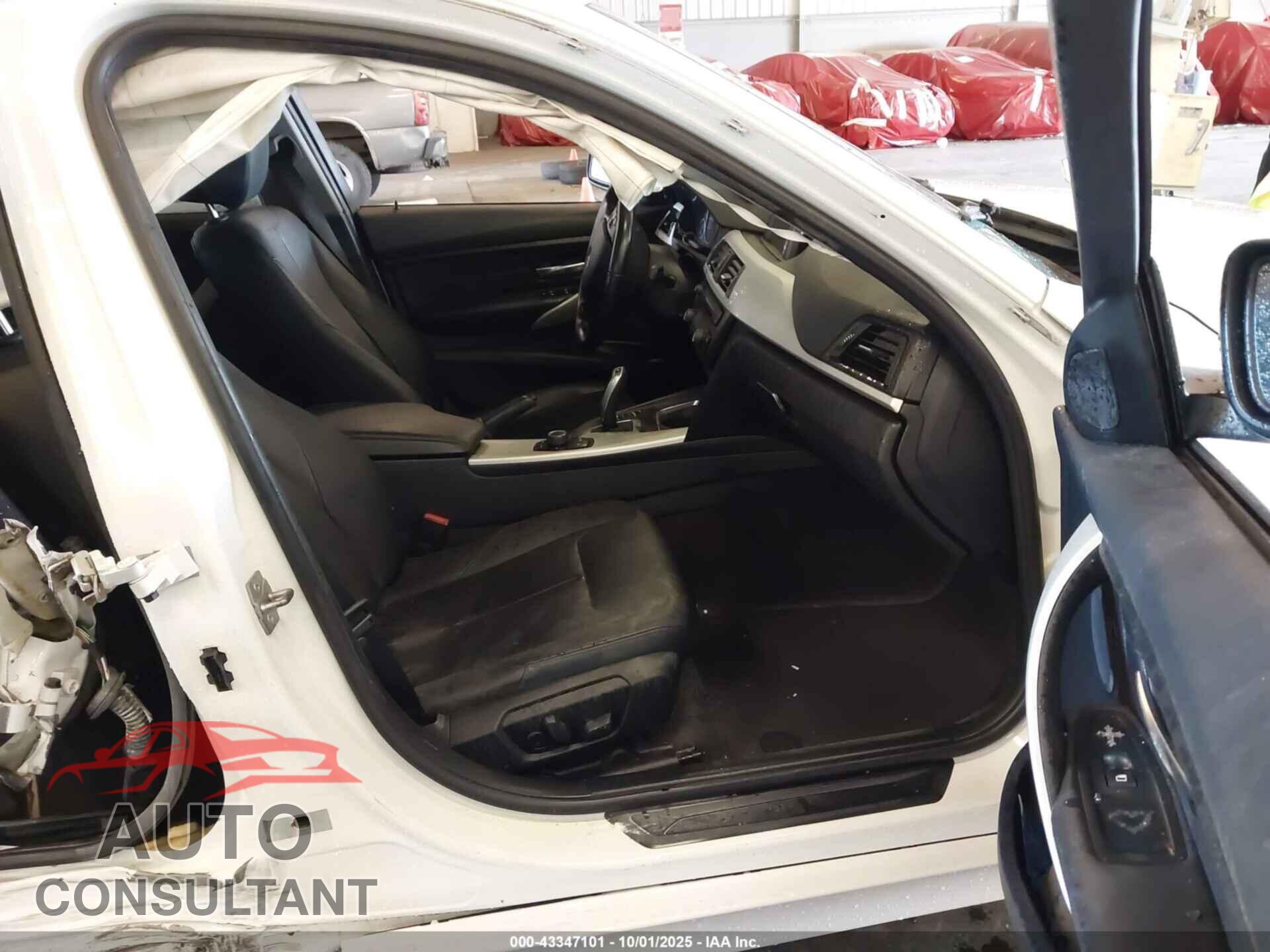 BMW 320I 2013 - WBA3C3C52DF146557