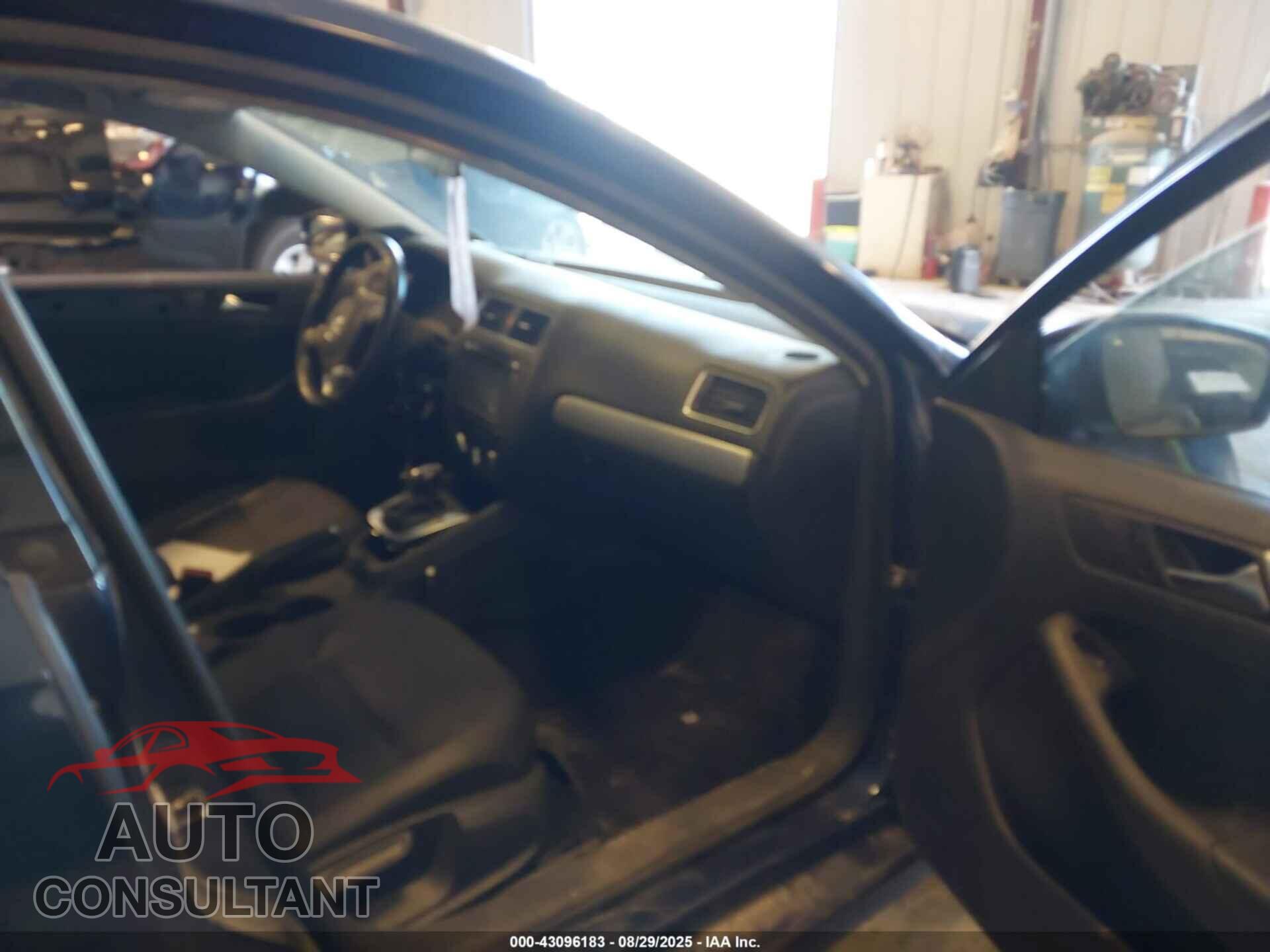 VOLKSWAGEN JETTA 2012 - 3VWLL7AJ3CM003770