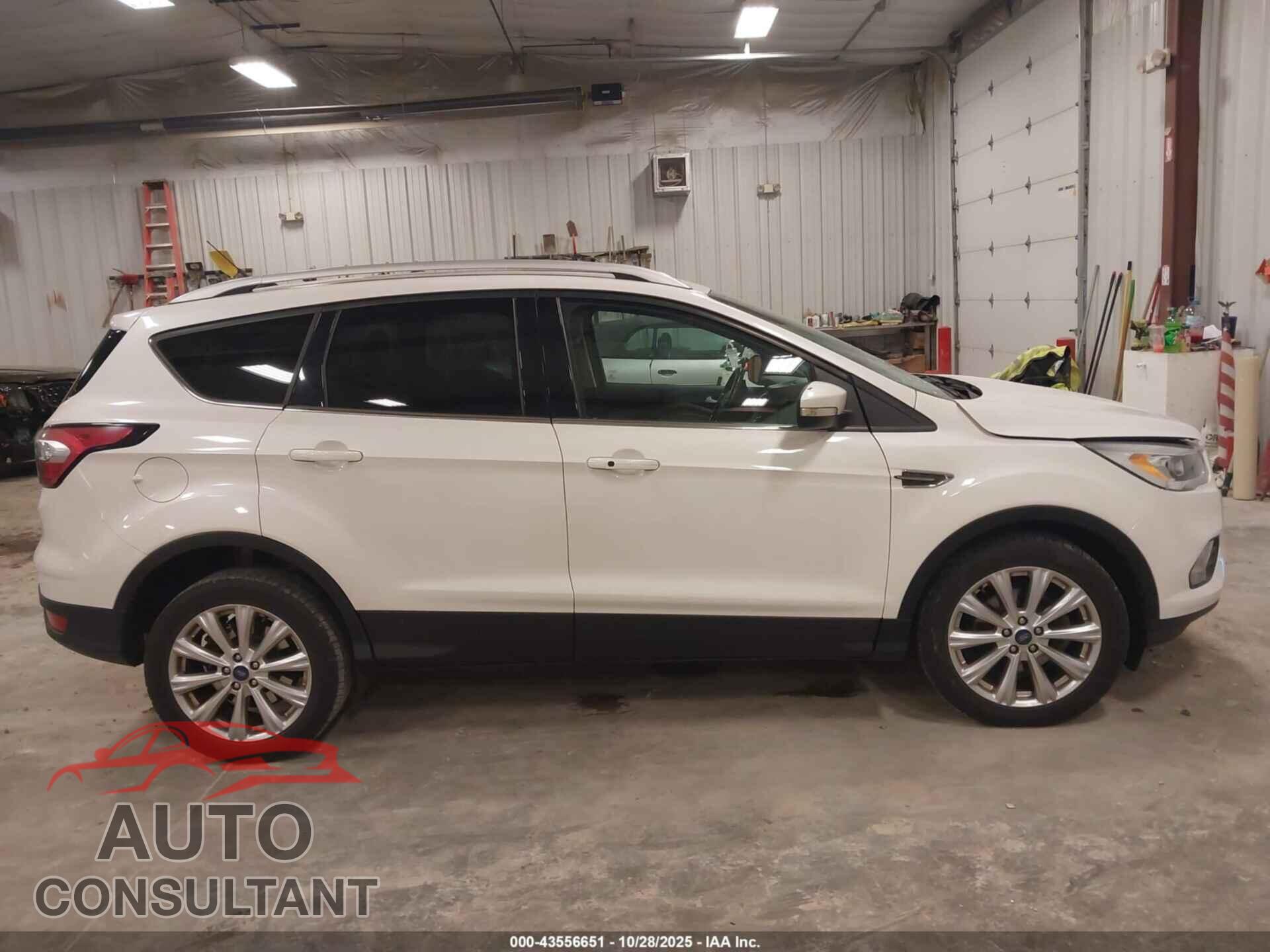 FORD ESCAPE 2017 - 1FMCU0JD1HUC77159