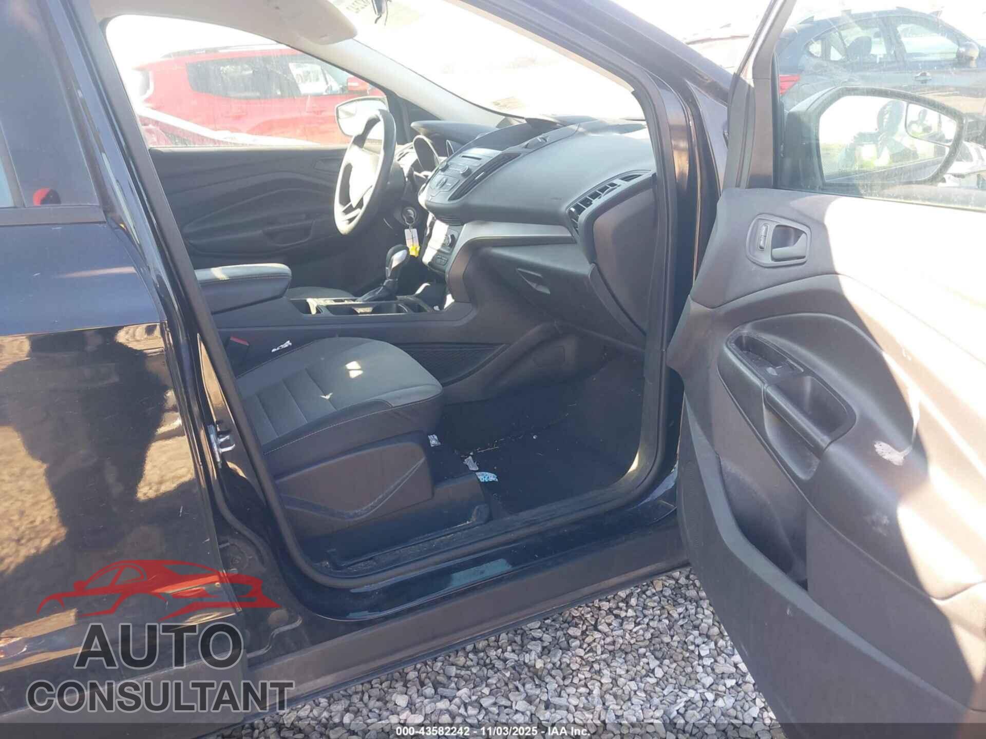 FORD ESCAPE 2017 - 1FMCU0F77HUB20397