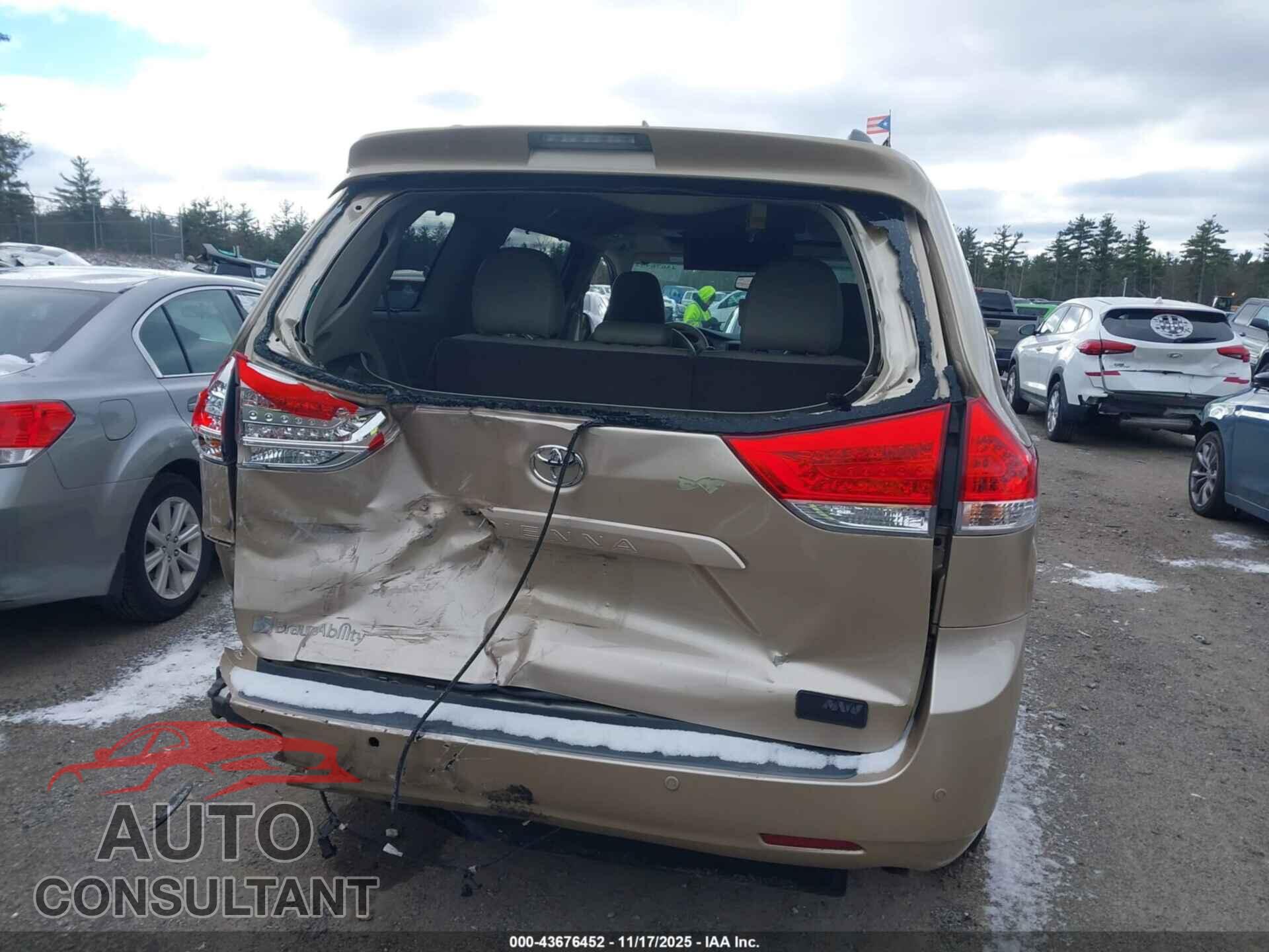TOYOTA SIENNA 2012 - 5TDYK3DC9CS221195