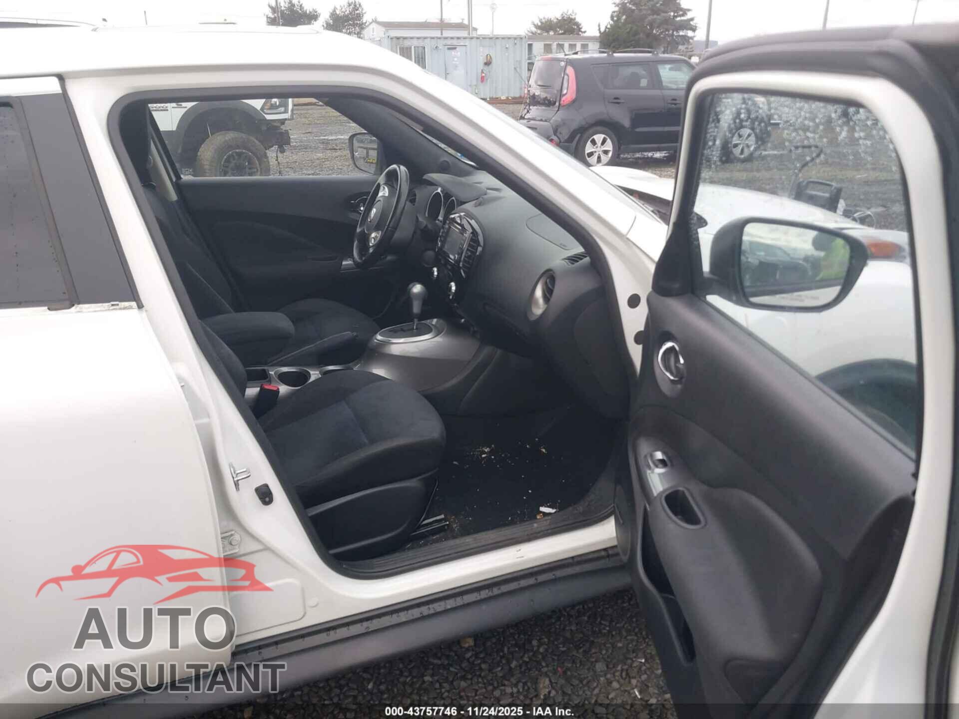 NISSAN JUKE 2015 - JN8AF5MV1FT556741