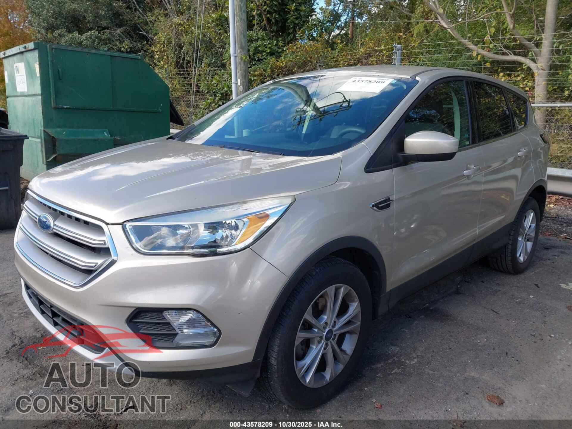 FORD ESCAPE 2017 - 1FMCU0GD2HUC42587