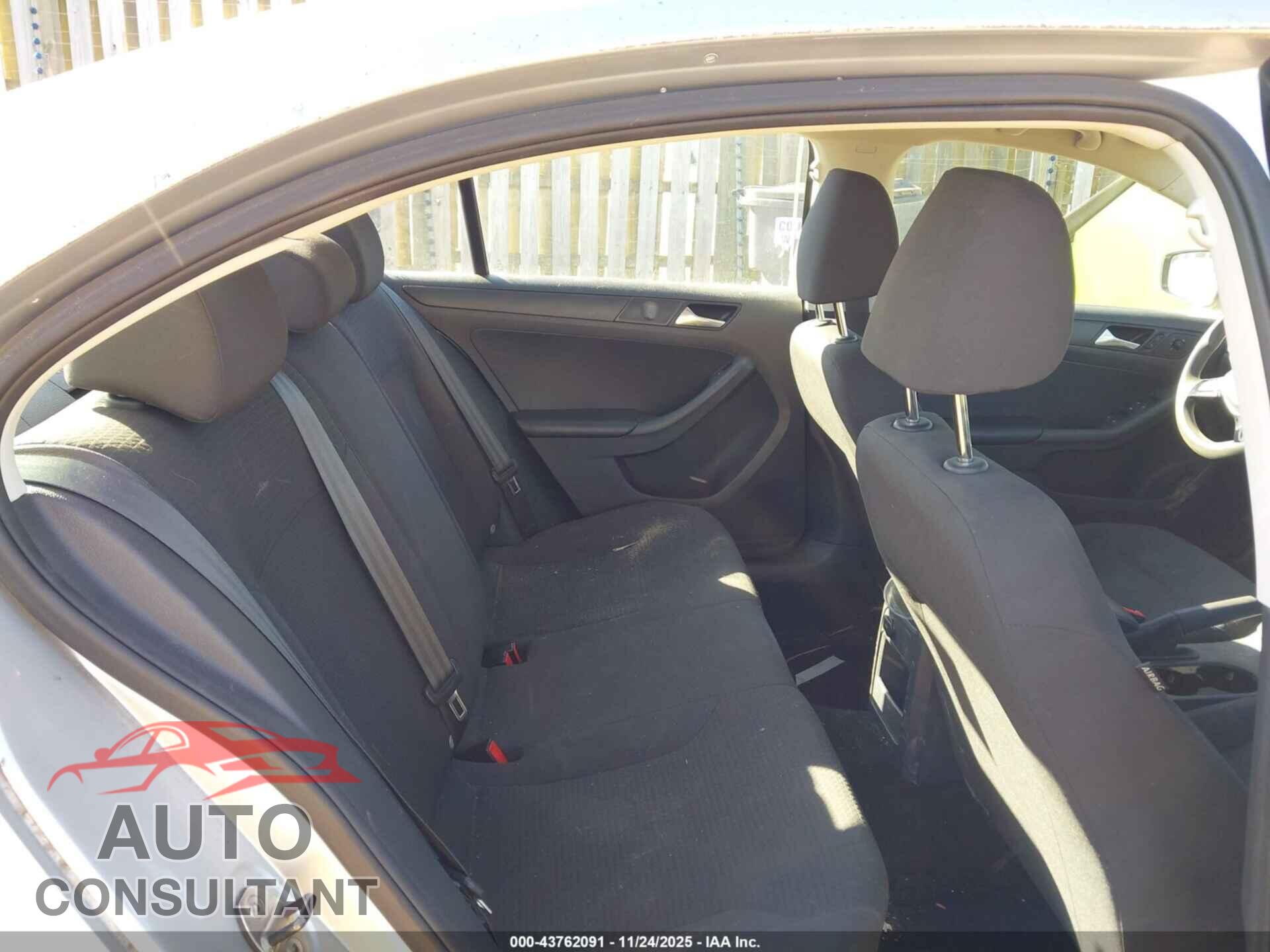 VOLKSWAGEN JETTA 2015 - 3VW2K7AJ6FM211791