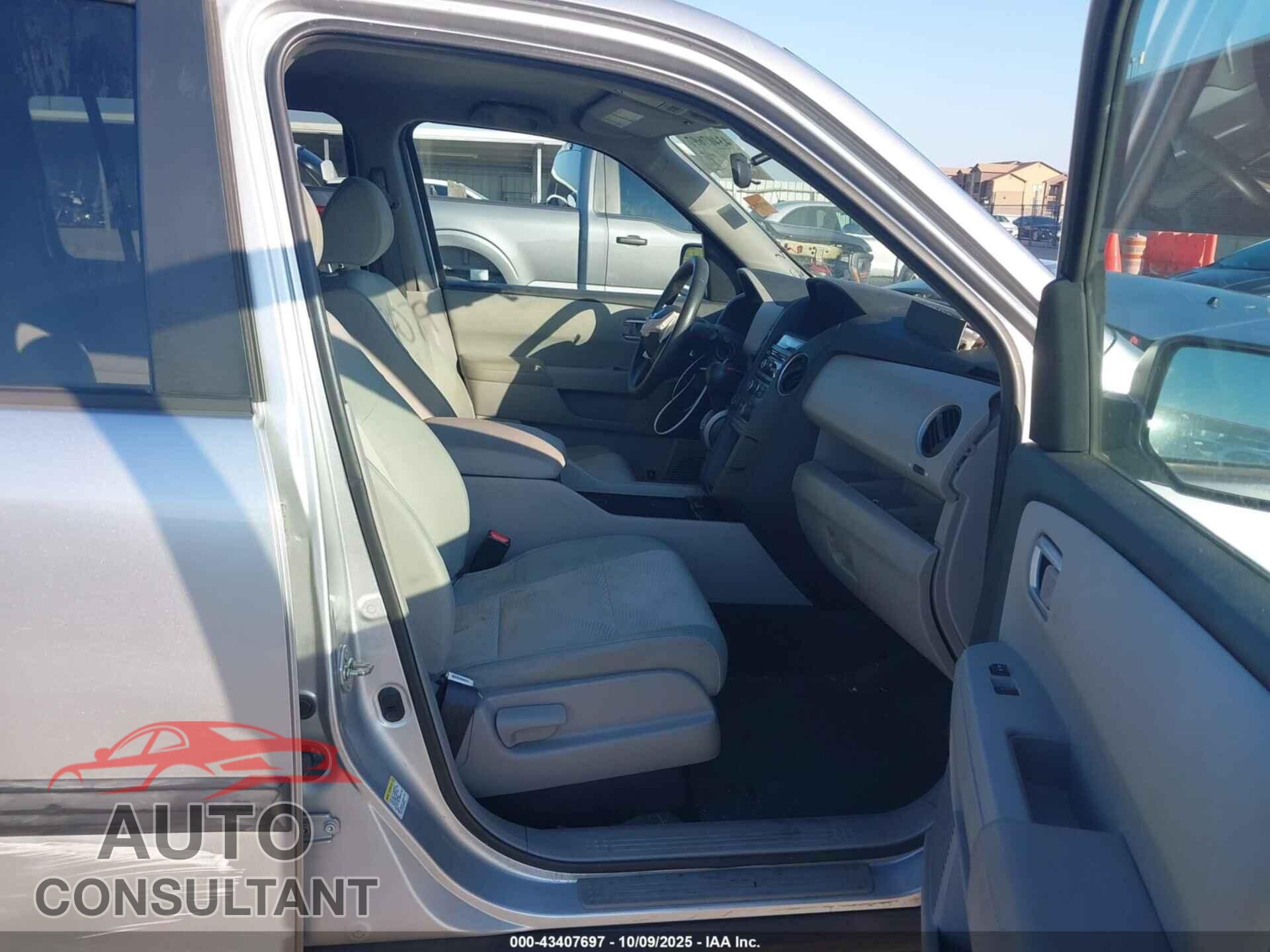 HONDA PILOT 2014 - 5FNYF4H2XEB011627