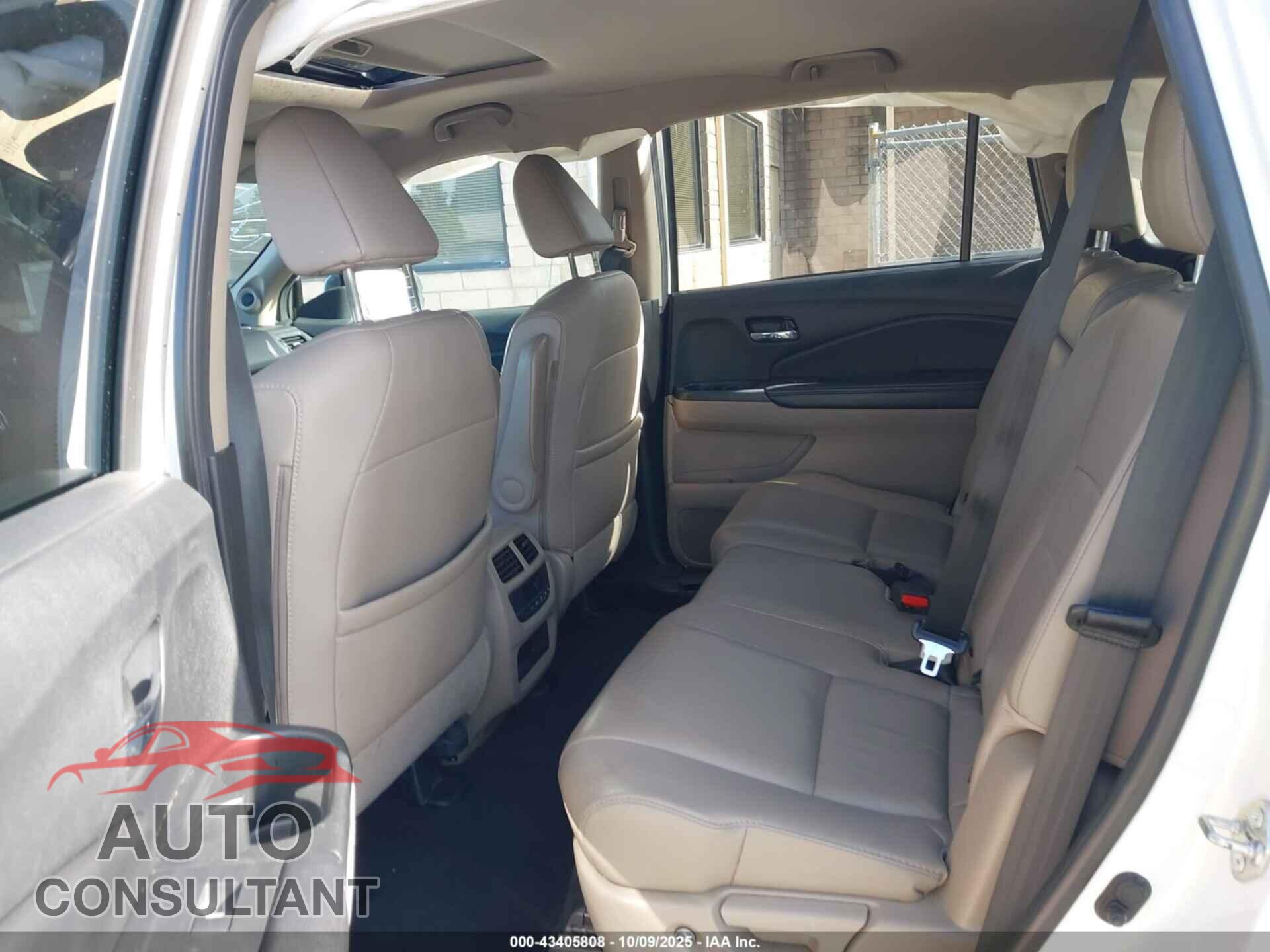 HONDA PILOT 2017 - 5FNYF5H5XHB007405