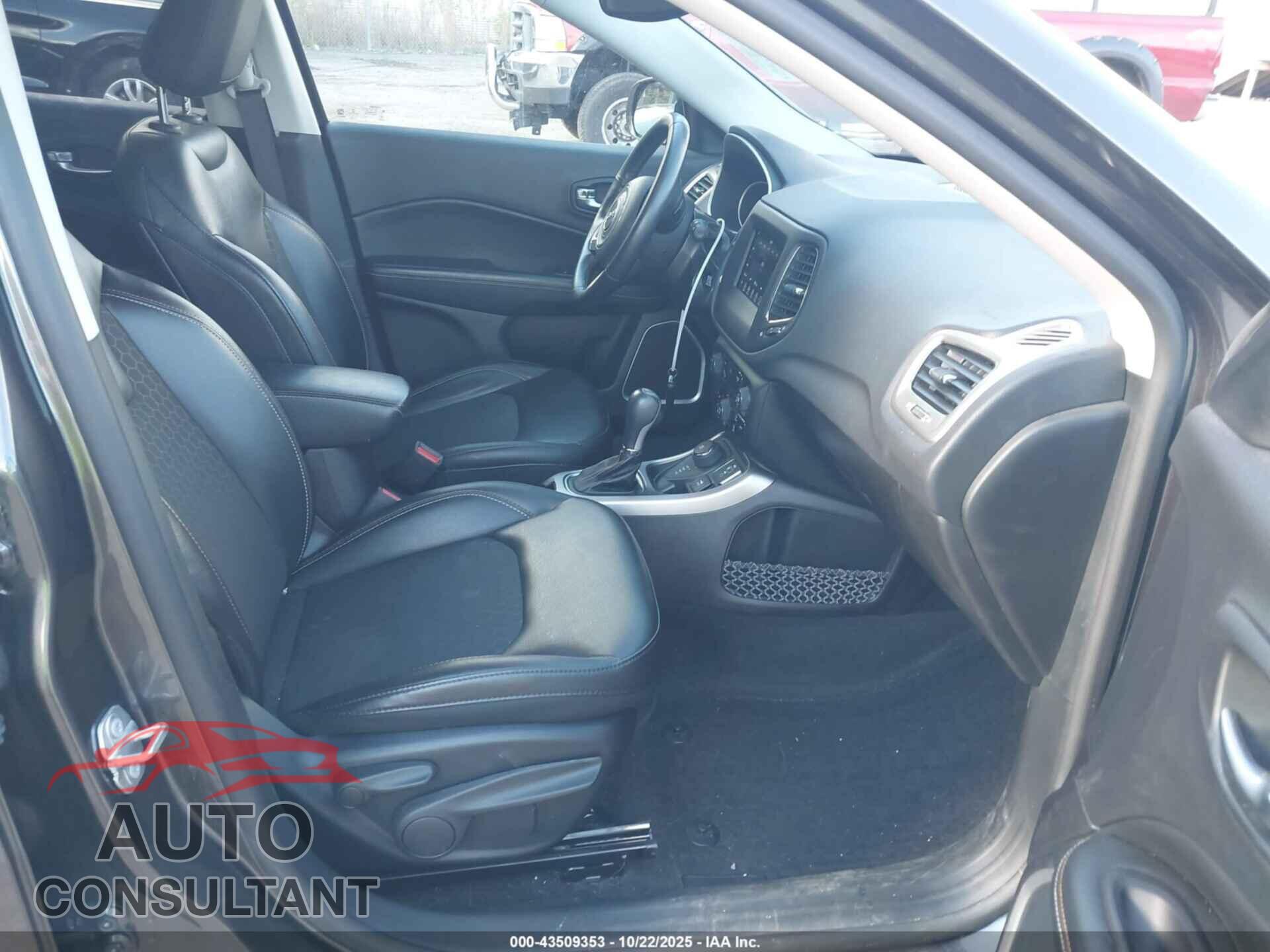 JEEP COMPASS 2019 - 3C4NJDBB7KT599963