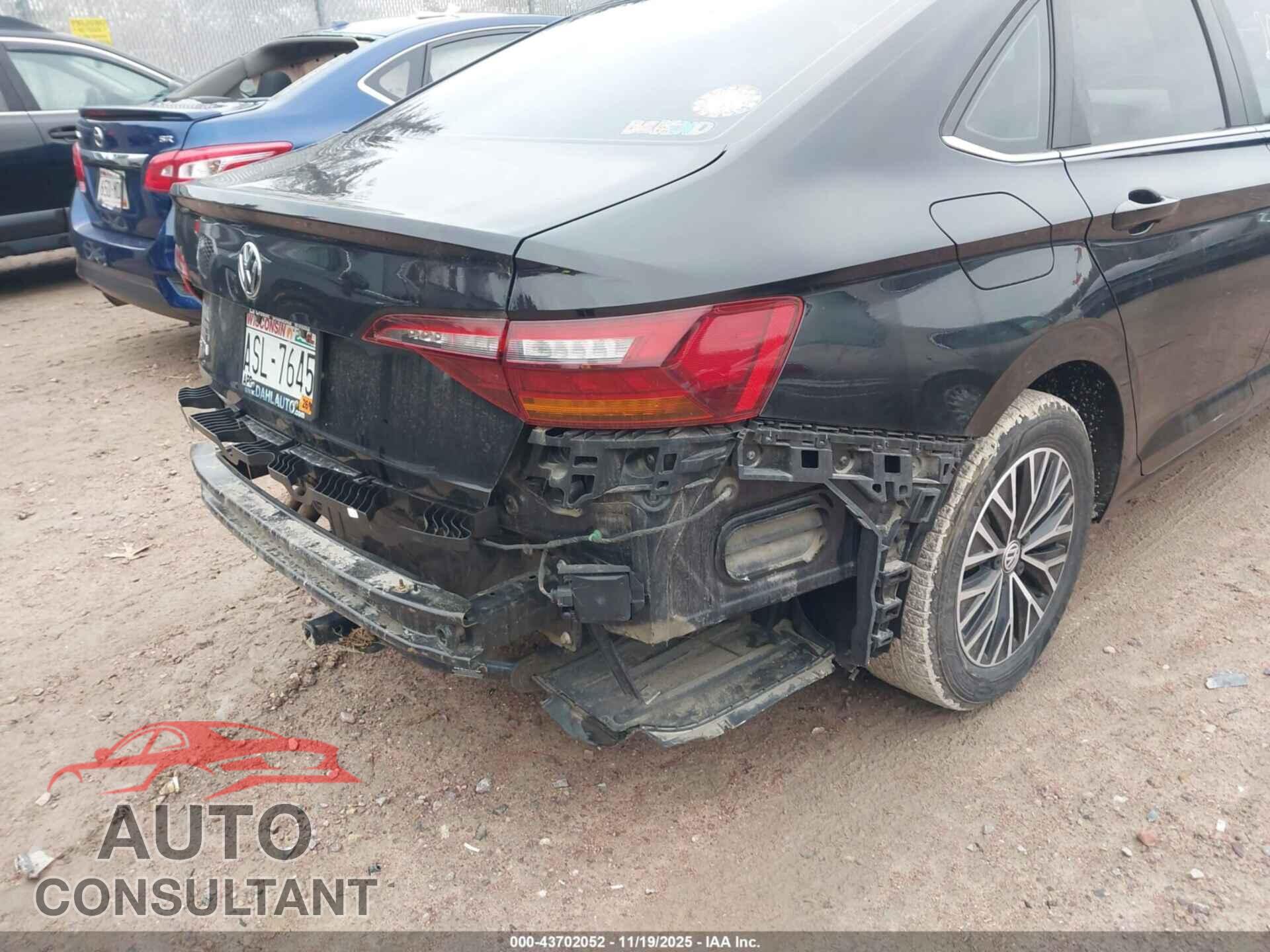 VOLKSWAGEN JETTA 2019 - 3VWEB7BU7KM241060