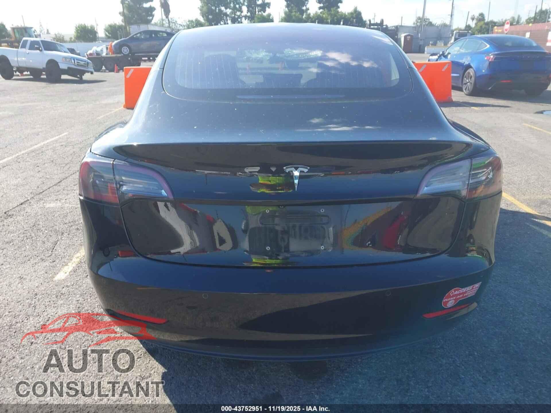 TESLA MODEL 3 2018 - 5YJ3E1EAXJF013881
