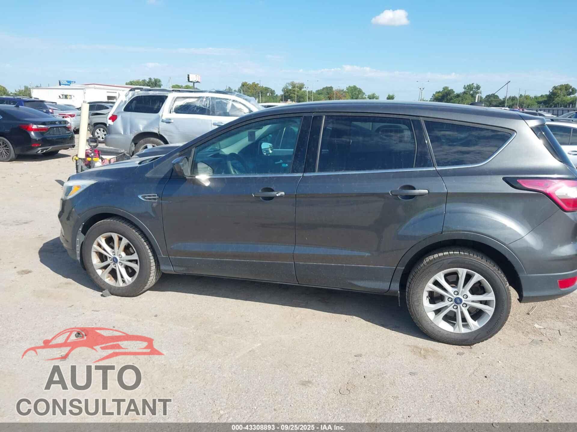 FORD ESCAPE 2017 - 1FMCU0GD6HUE38595