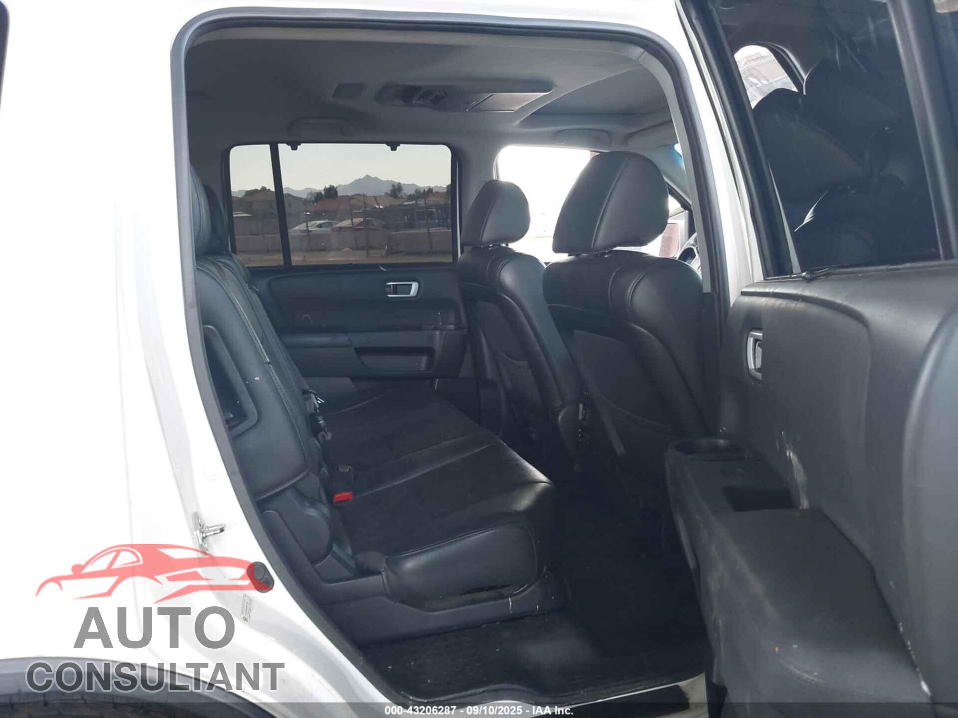 HONDA PILOT 2015 - 5FNYF4H93FB001245