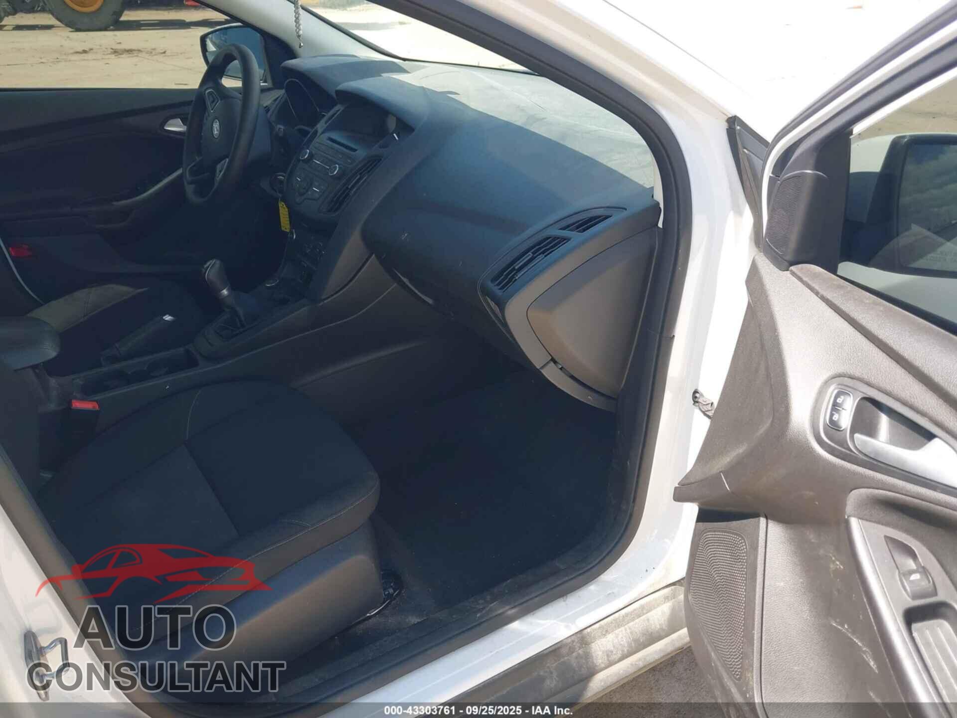 FORD FOCUS 2015 - 1FADP3K29FL383589