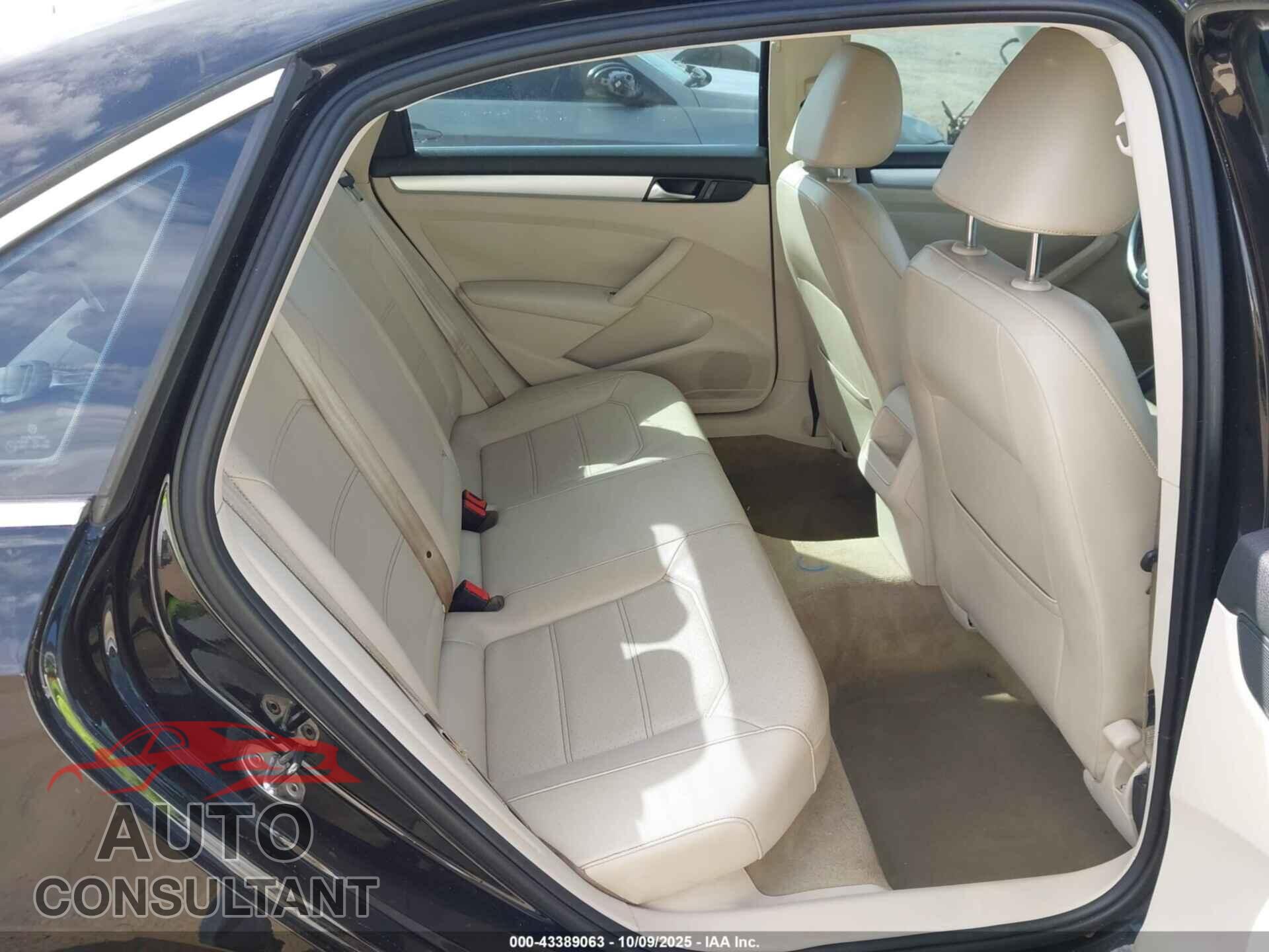 VOLKSWAGEN PASSAT 2012 - 1VWBP7A31CC015435