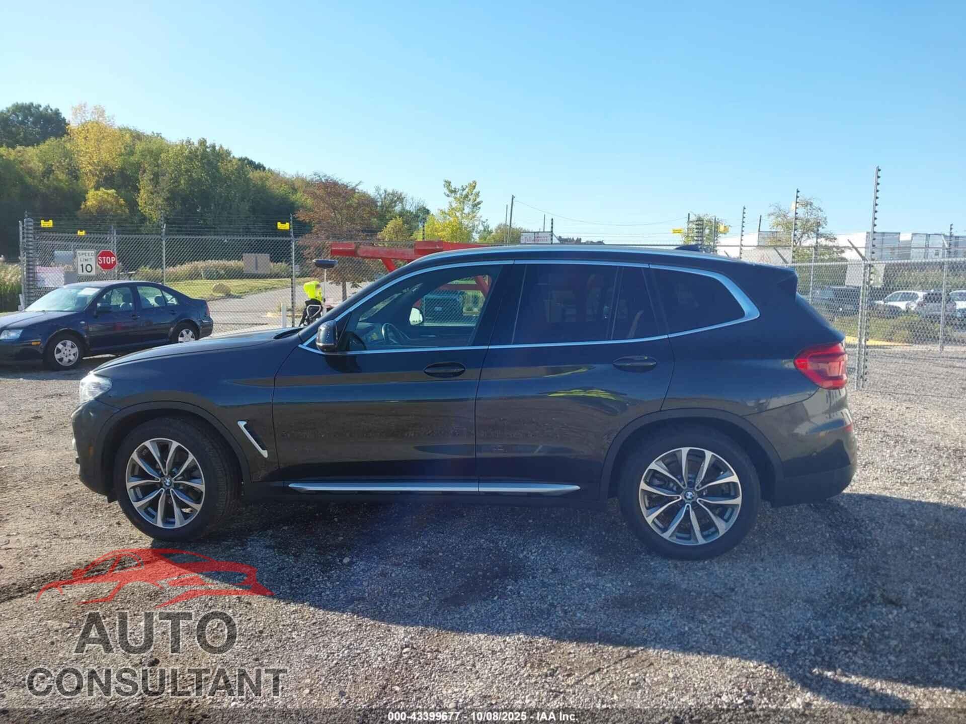 BMW X3 2018 - 5UXTR9C59JLD74672