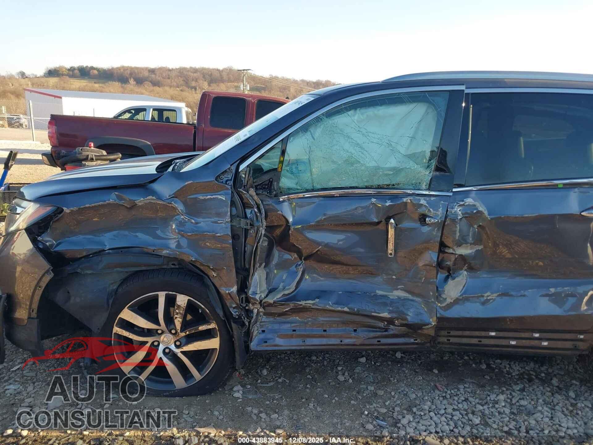 HONDA PILOT 2017 - 5FNYF6H04HB028681