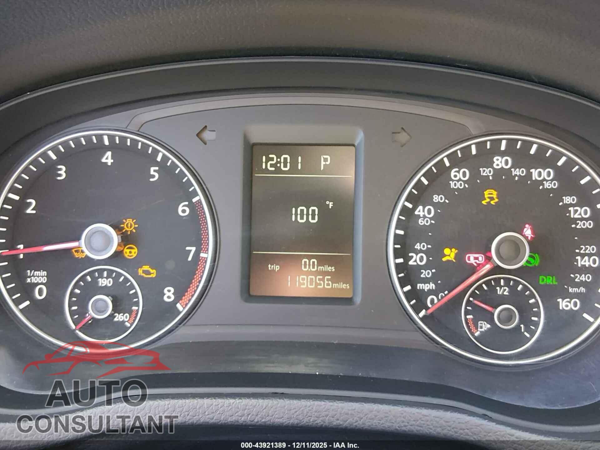 VOLKSWAGEN PASSAT 2015 - 1VWAT7A31FC082046