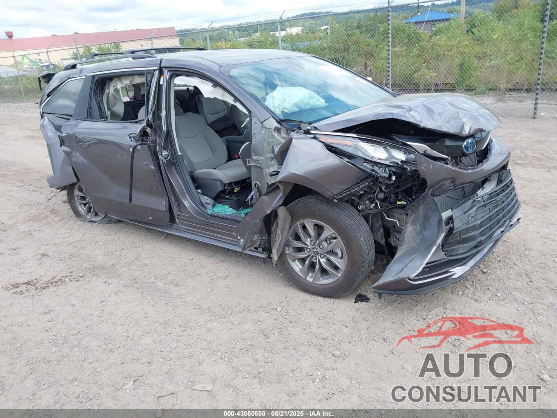 TOYOTA SIENNA 2024 - 5TDKSKFC5RS133010