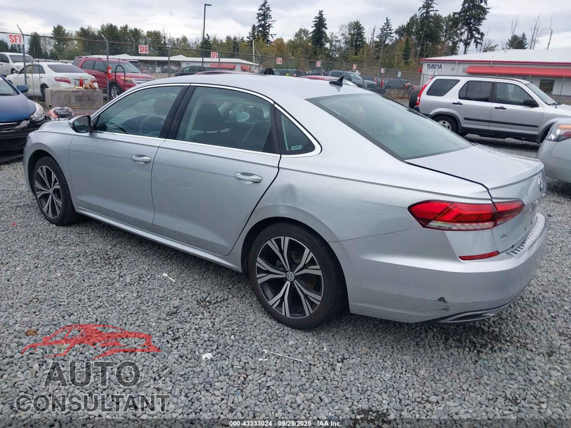 VOLKSWAGEN PASSAT 2021 - 1VWSA7A30MC008155