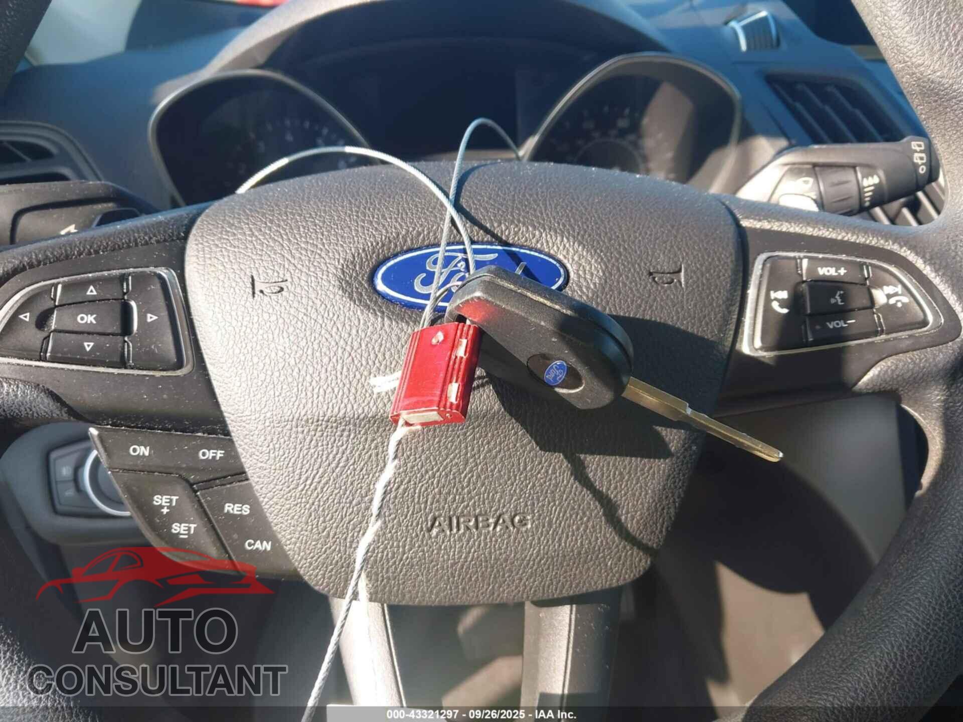FORD ESCAPE 2017 - 1FMCU9G95HUE29886