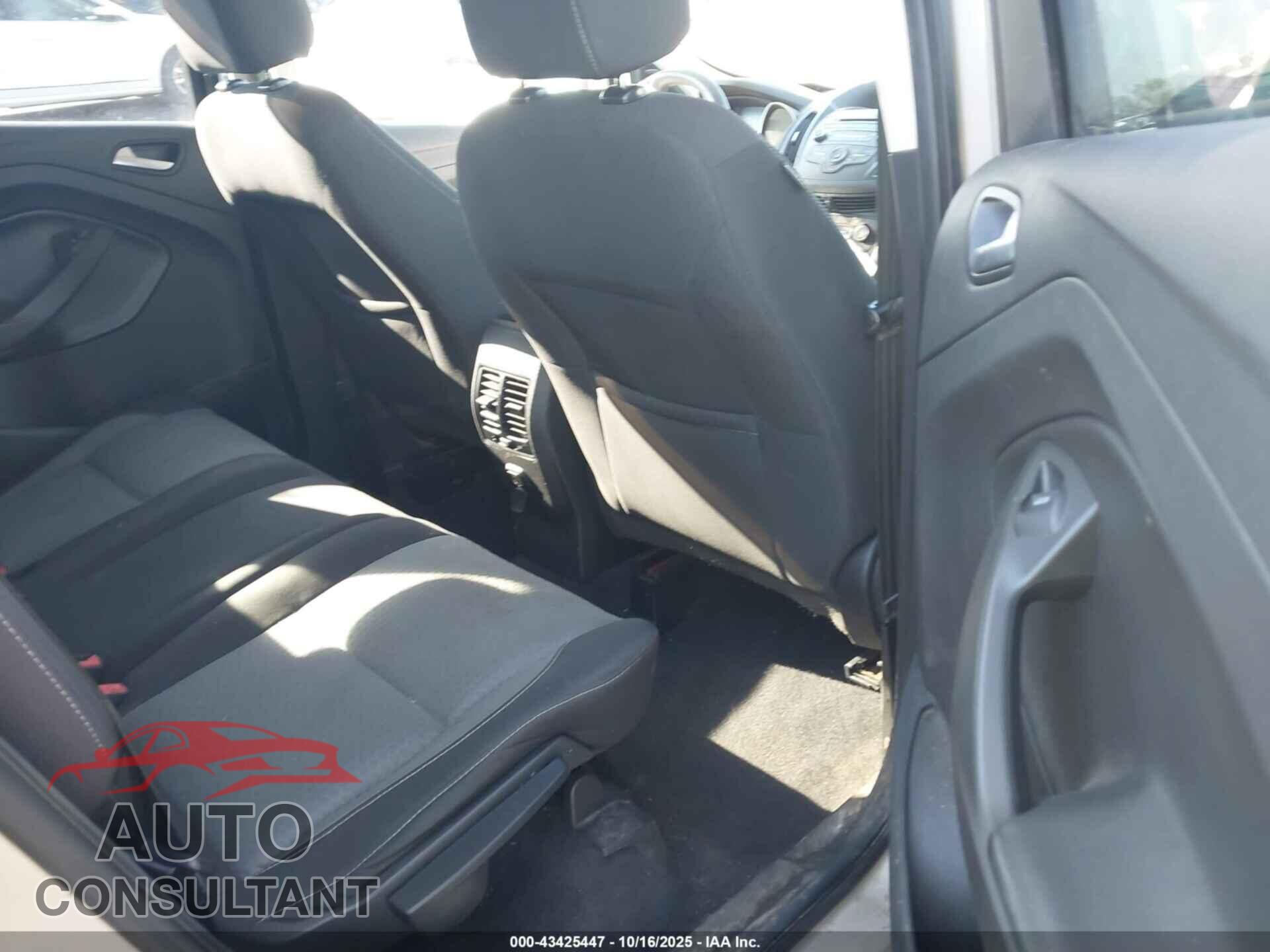 FORD ESCAPE 2017 - 1FMCU9G92HUA29297