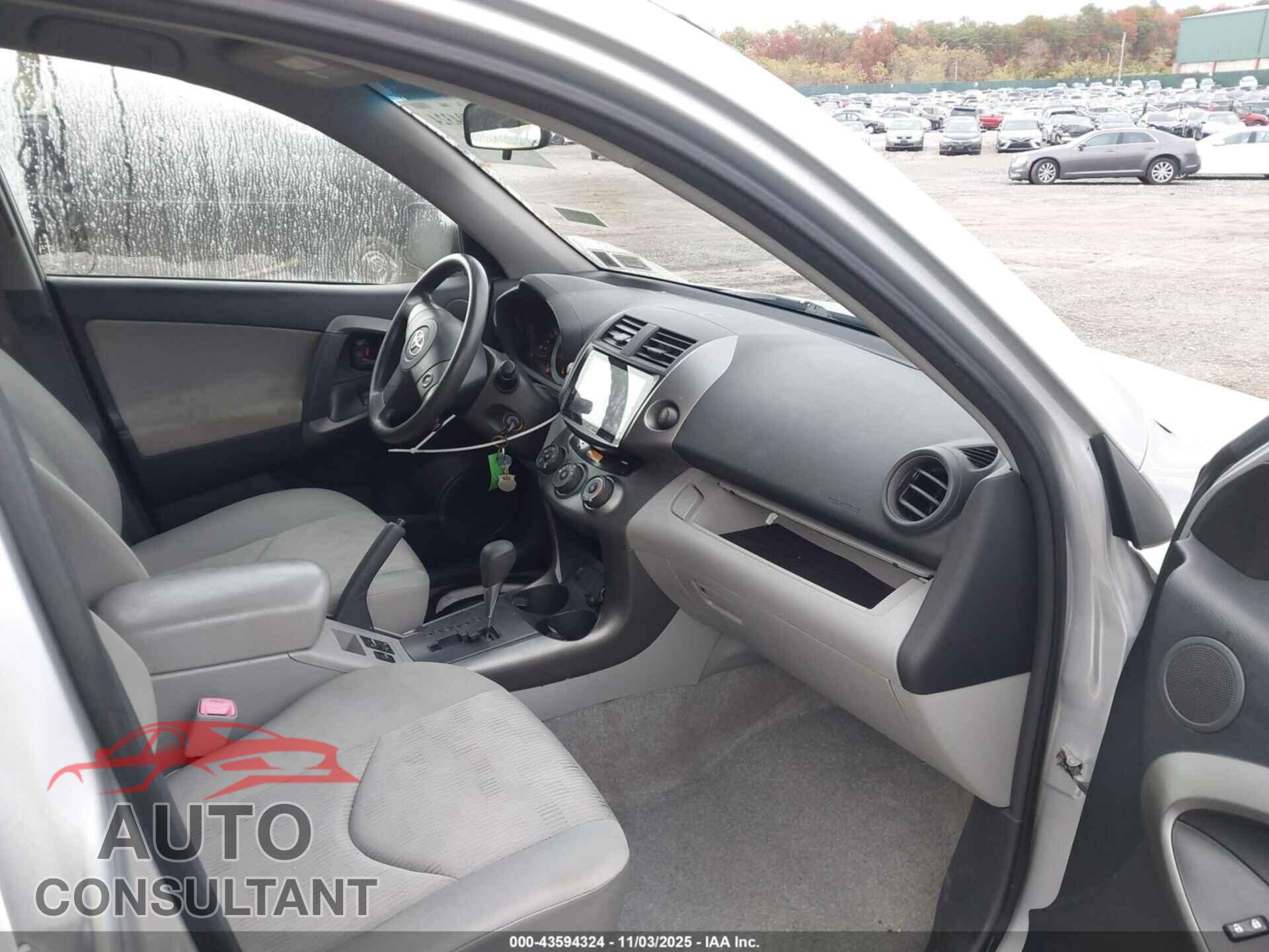 TOYOTA RAV4 2010 - JTMBF4DV7AD031809