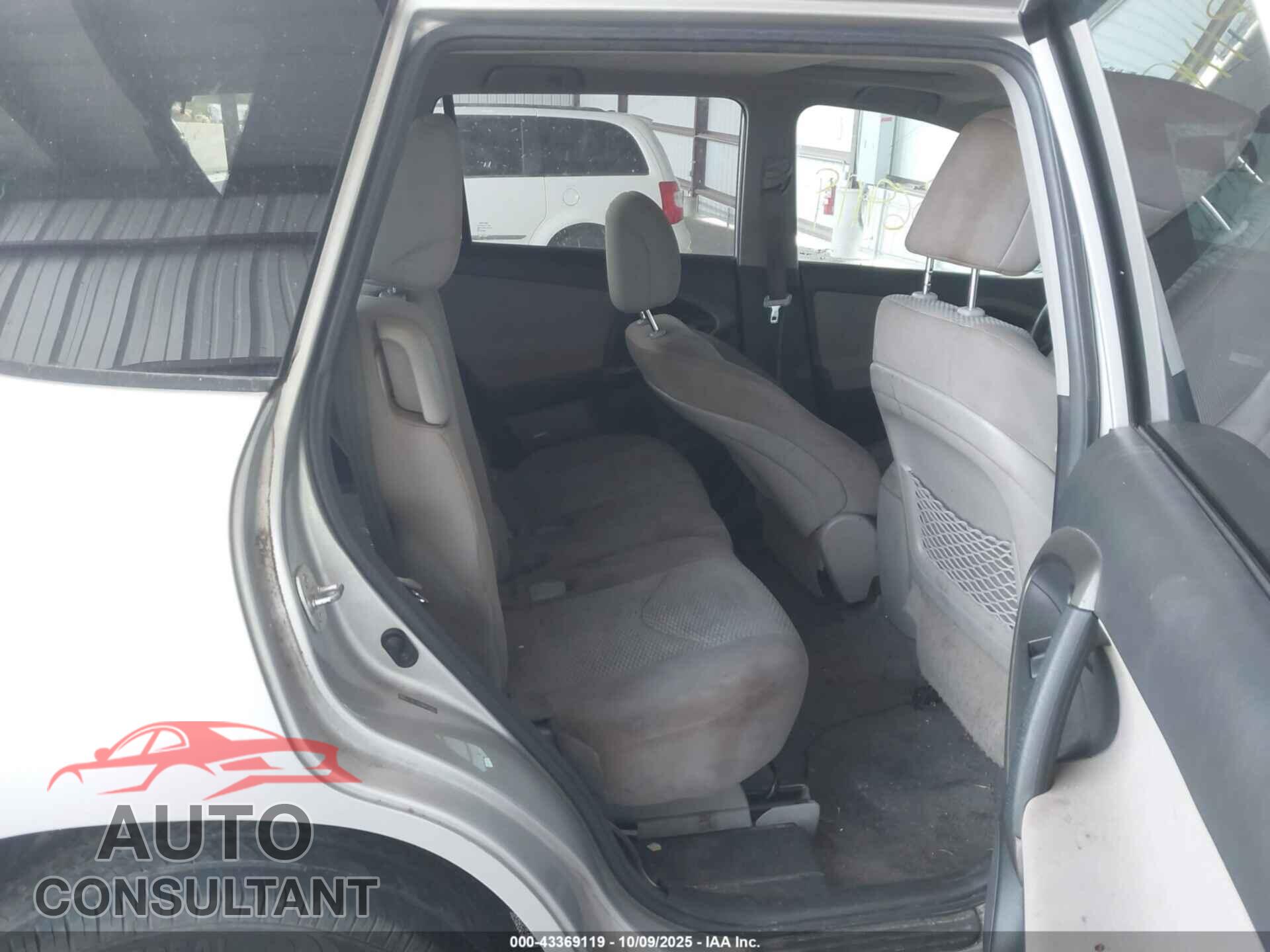 TOYOTA RAV4 2011 - 2T3BF4DV0BW156073